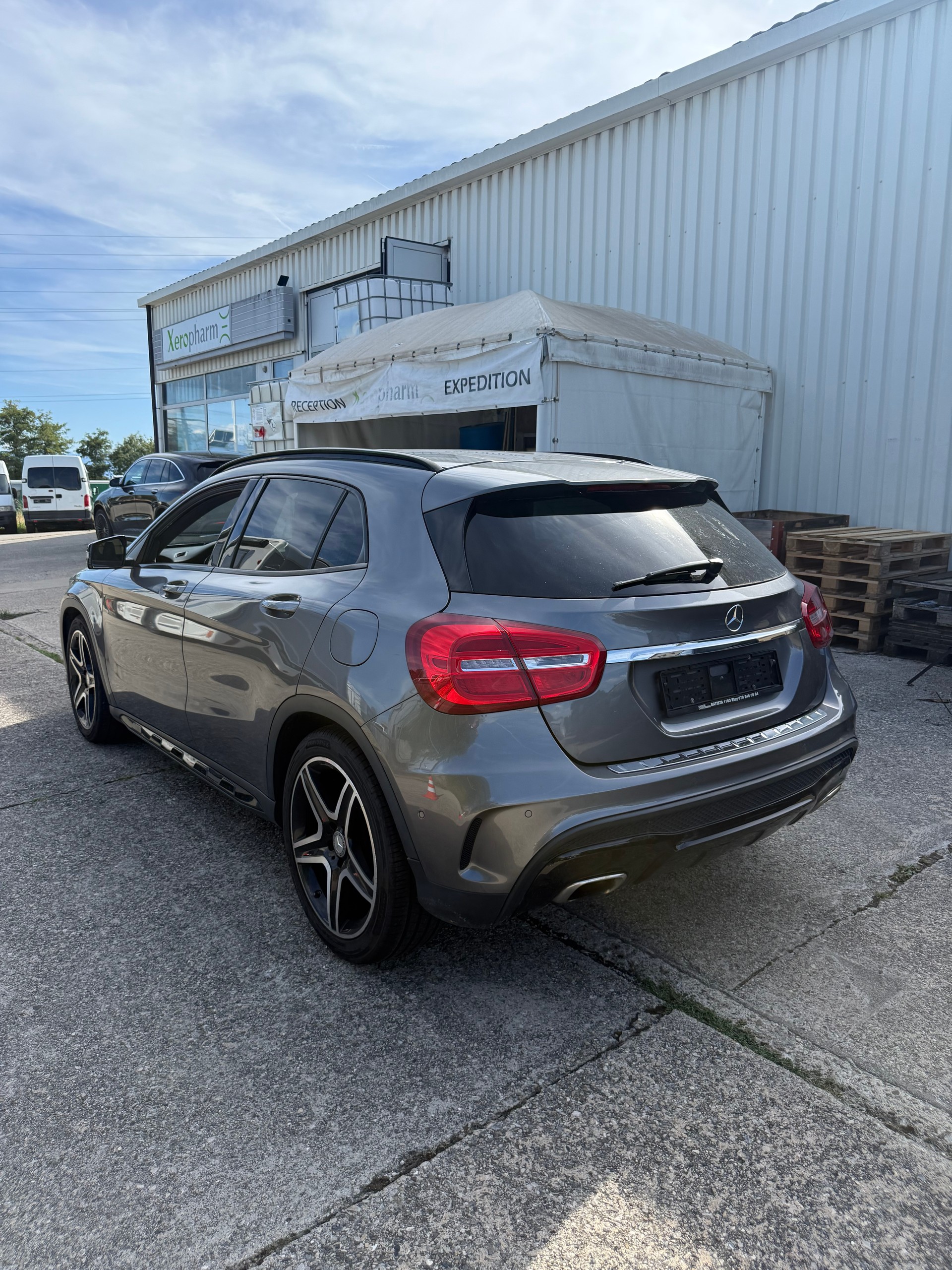 MERCEDES-BENZ GLA 250 AMG Line 4Matic 7G-DCT-image-3