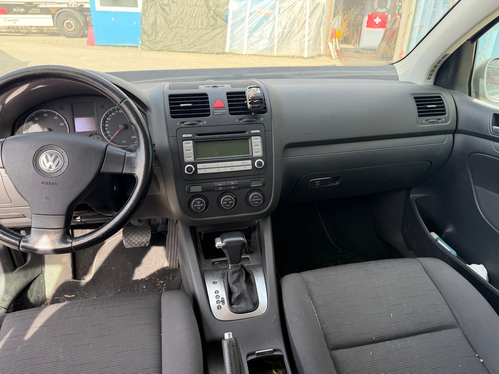 VW Golf 1.6 FSI Trendline-image-10