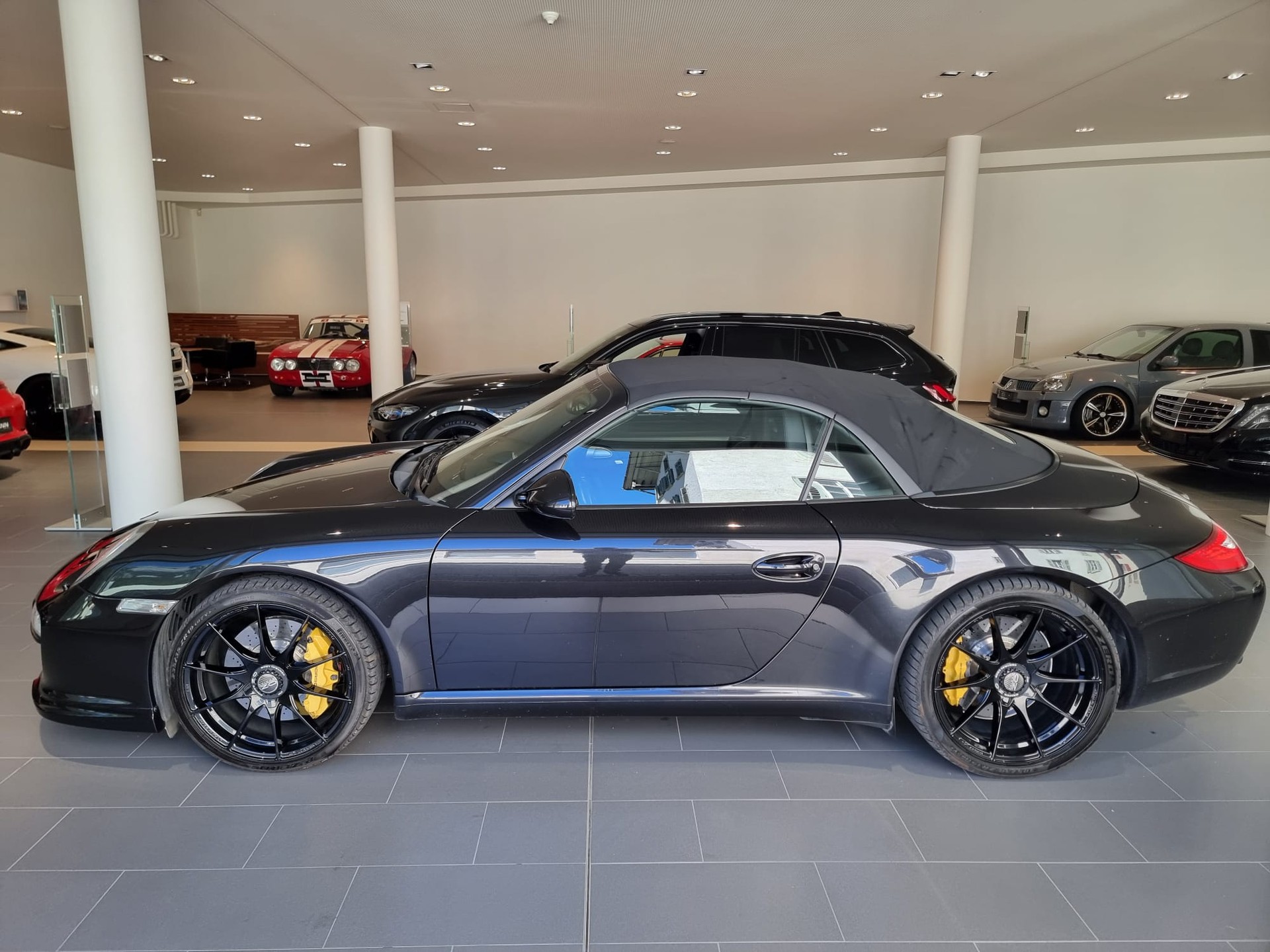 PORSCHE Carrera S Cabrio-image-2