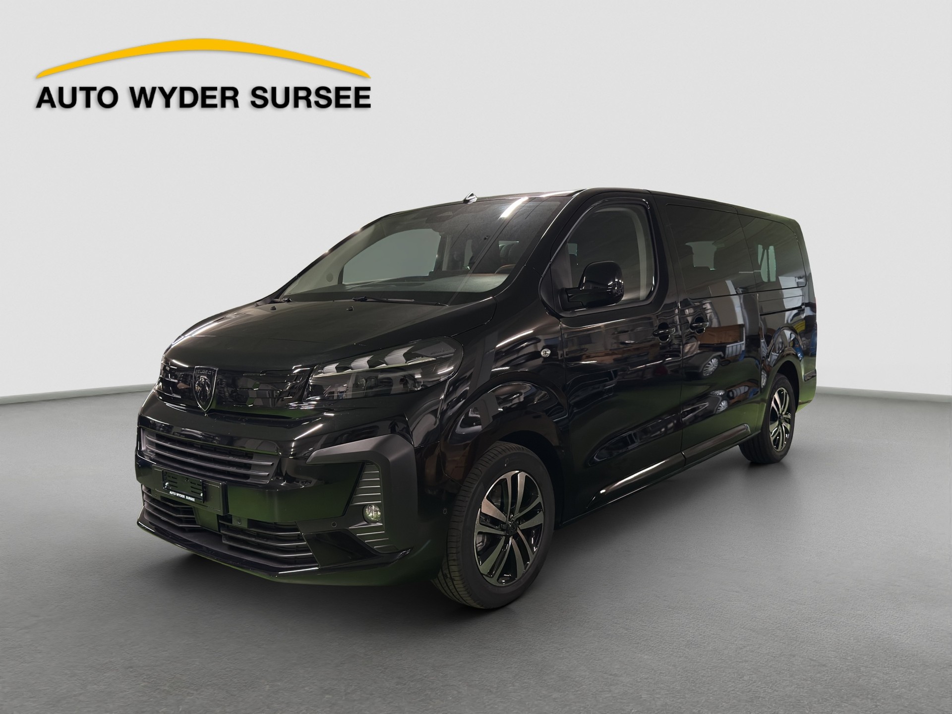 PEUGEOT Traveller Long 2.2 BlueHDi 180 Family Edition S/S-image-0