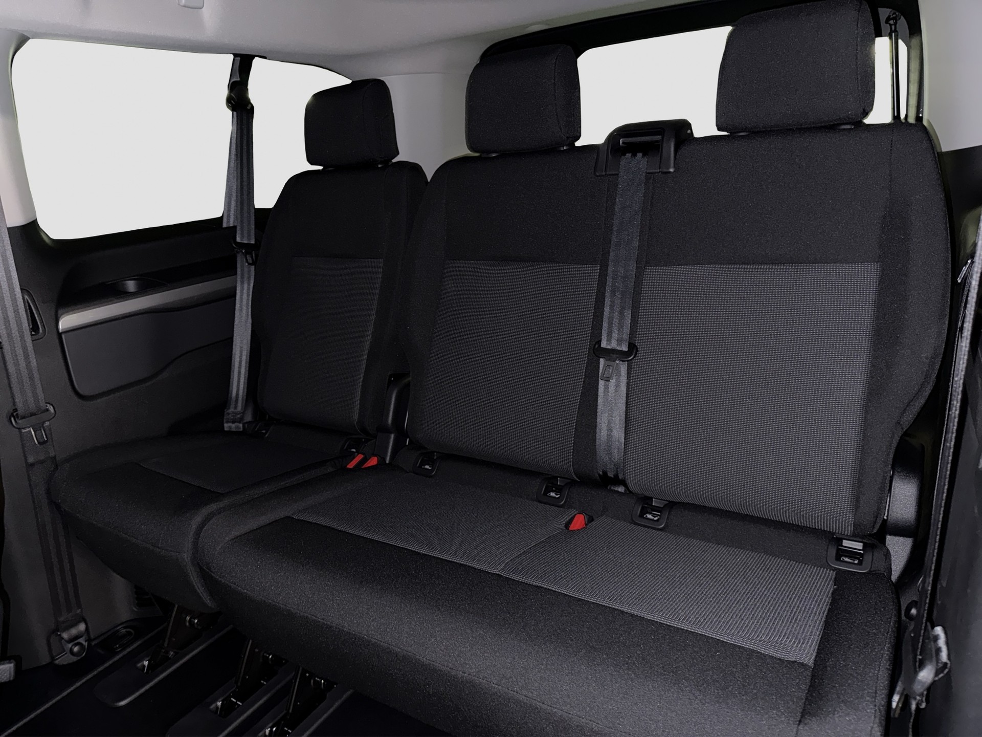 PEUGEOT Traveller Long 2.2 BlueHDi 180 Family Edition S/S-image-11