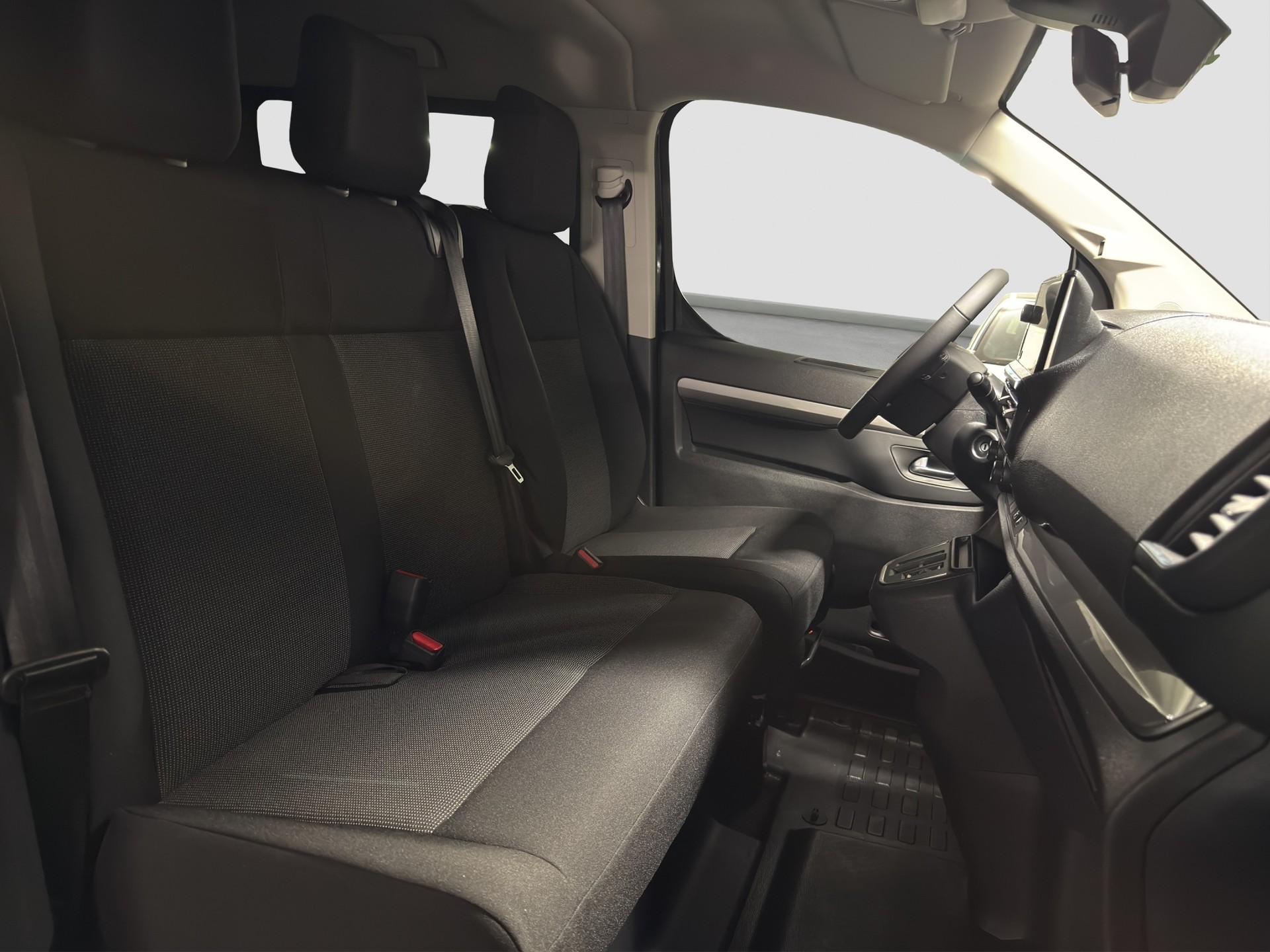 PEUGEOT Traveller Long 2.2 BlueHDi 180 Family Edition S/S-image-9