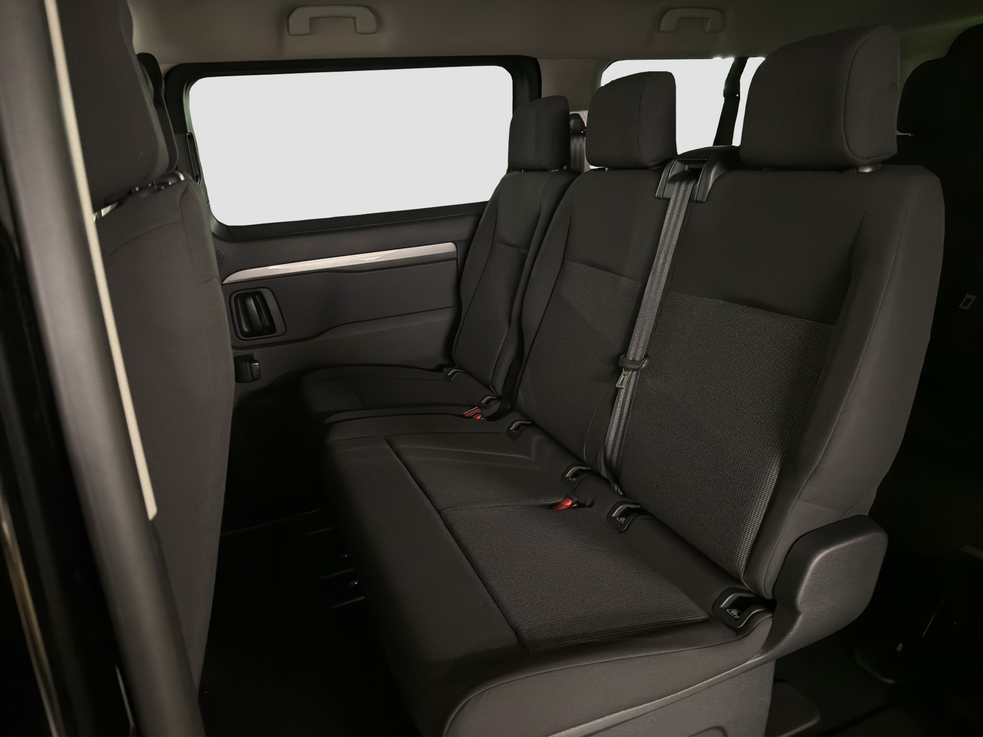 PEUGEOT Traveller Long 2.2 BlueHDi 180 Family Edition S/S-image-10
