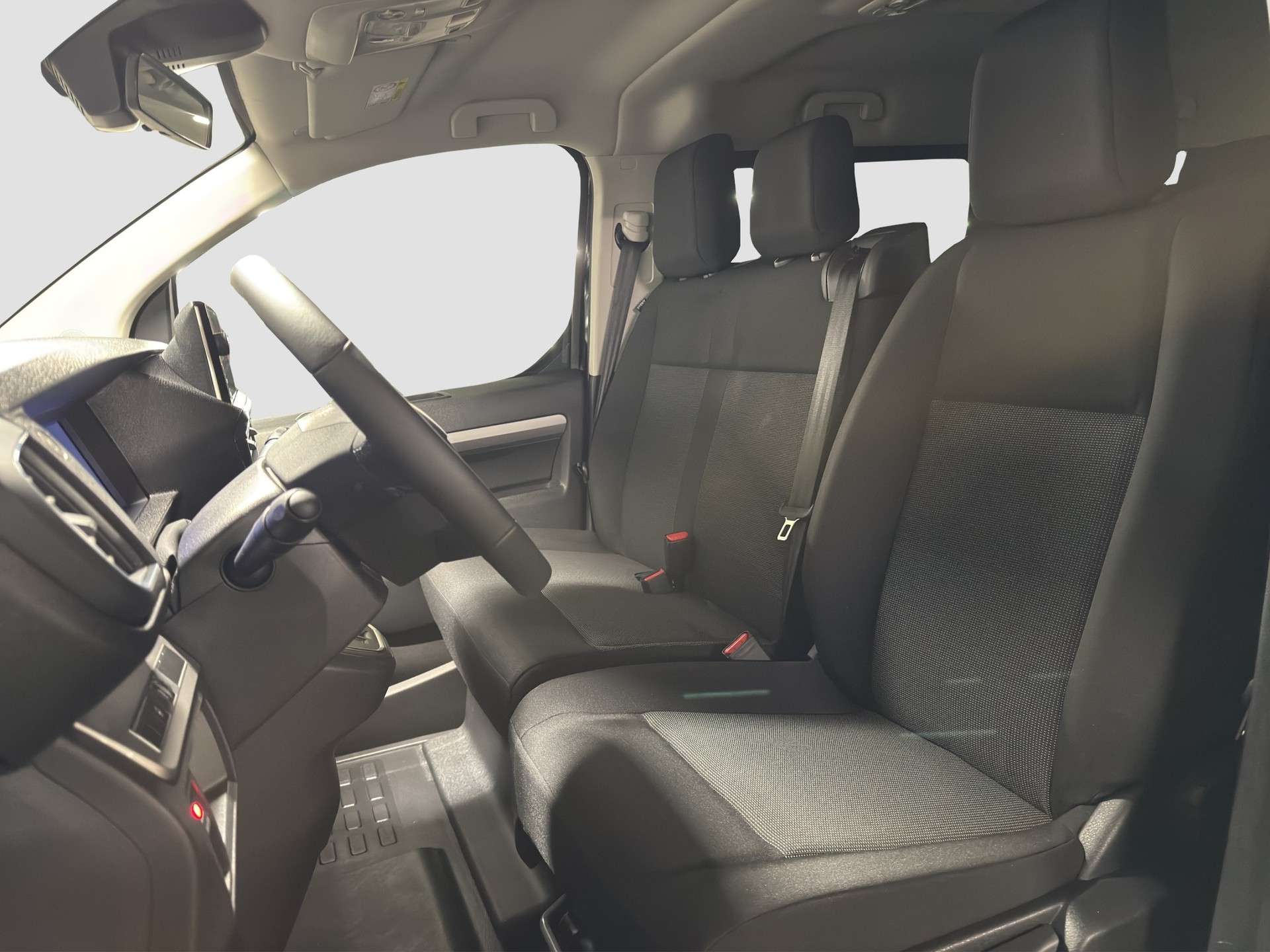 PEUGEOT Traveller Long 2.2 BlueHDi 180 Family Edition S/S-image-8