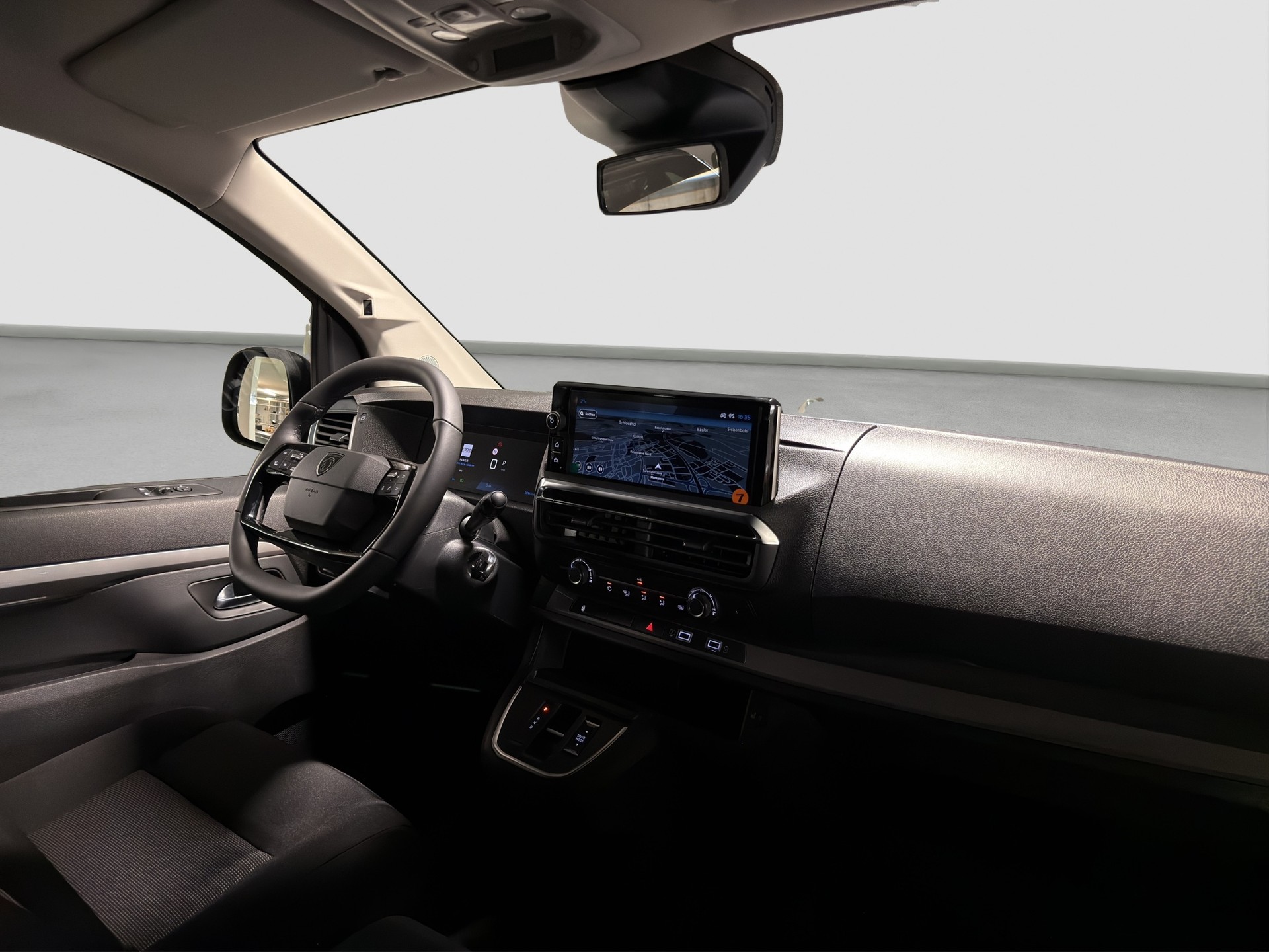 PEUGEOT Traveller Long 2.2 BlueHDi 180 Family Edition S/S-image-13