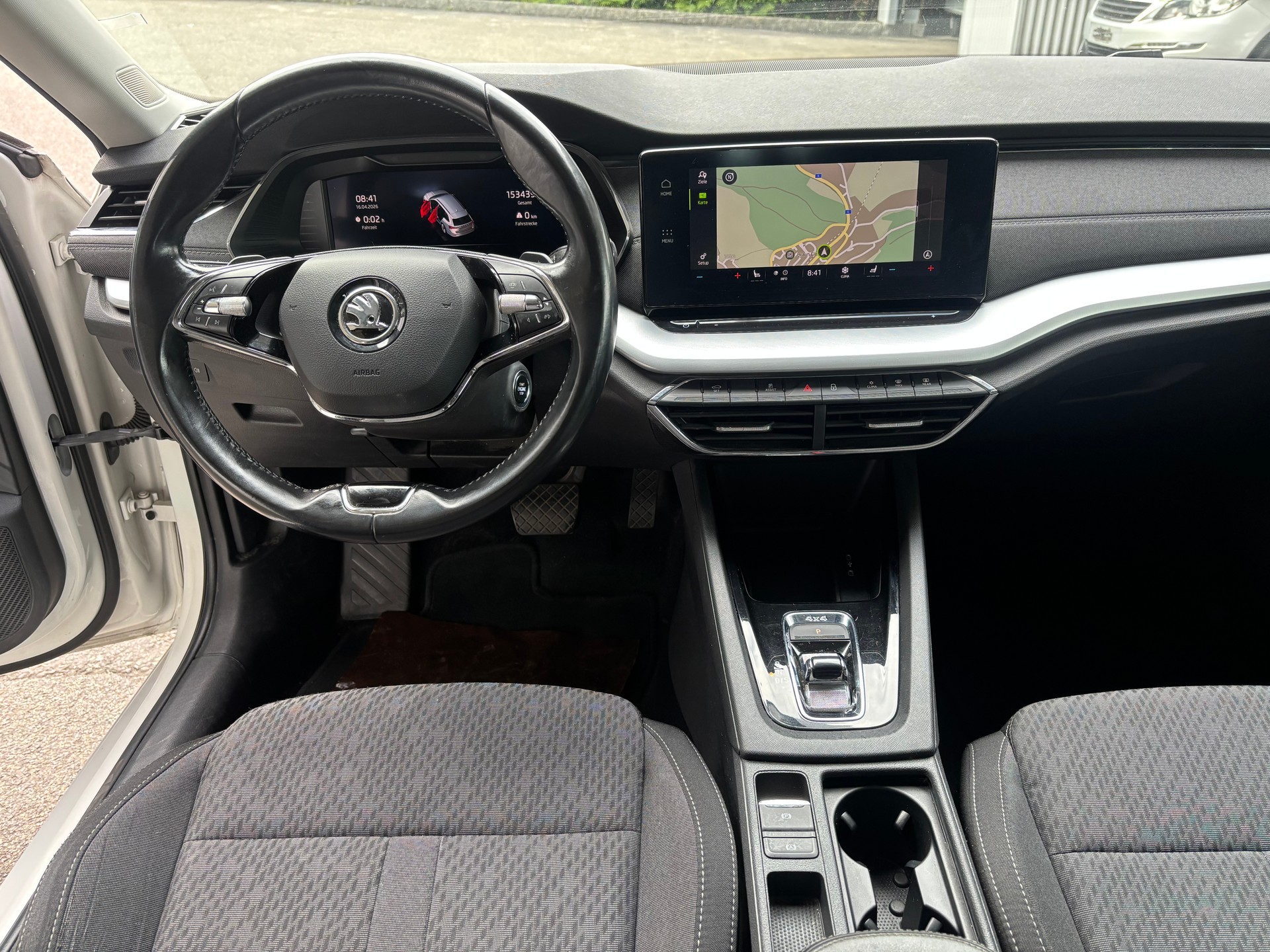 SKODA Octavia Combi 2.0 TDI DSG Style 4x4-image-4