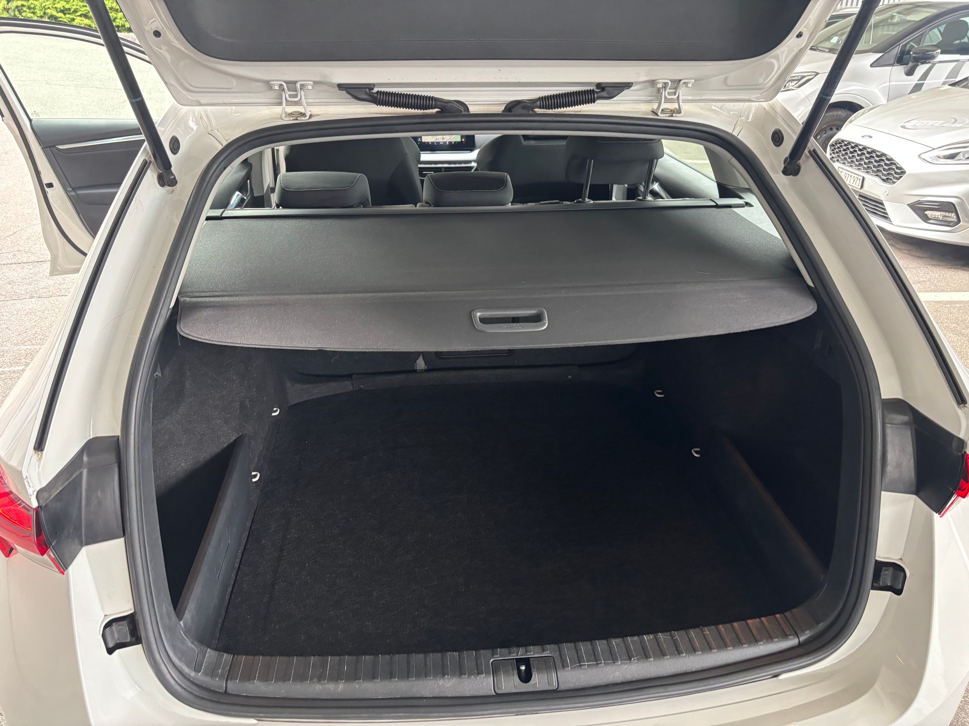 SKODA Octavia Combi 2.0 TDI DSG Style 4x4-image-8