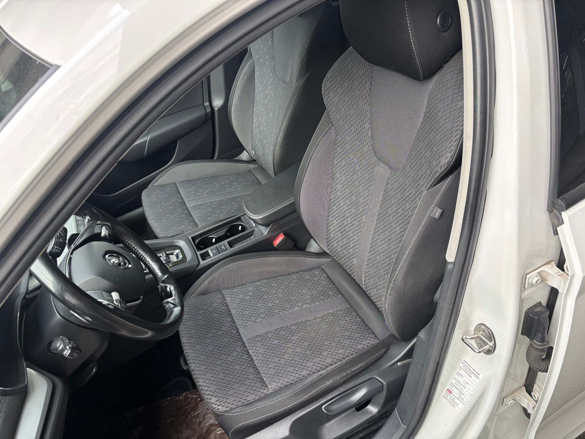 SKODA Octavia Combi 2.0 TDI DSG Style 4x4-image-5