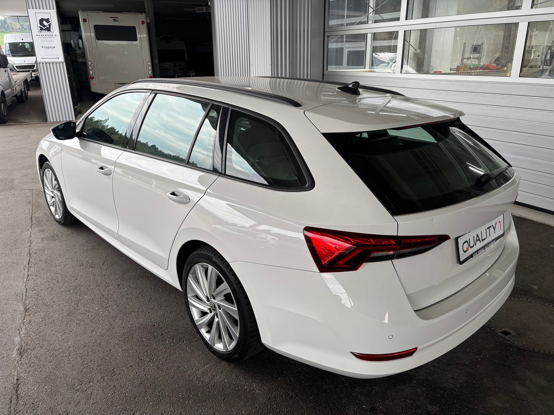 SKODA Octavia Combi 2.0 TDI DSG Style 4x4-image-2
