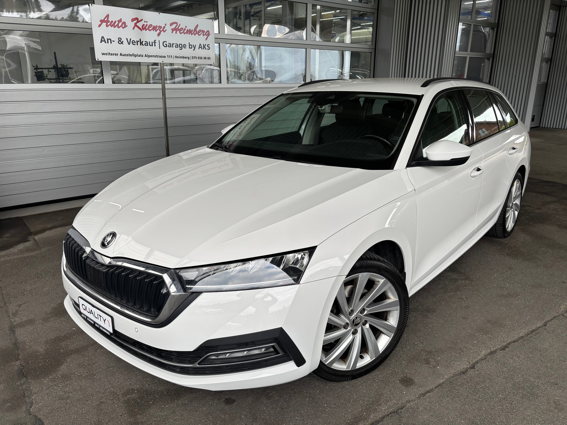 SKODA Octavia Combi 2.0 TDI DSG Style 4x4-image-0