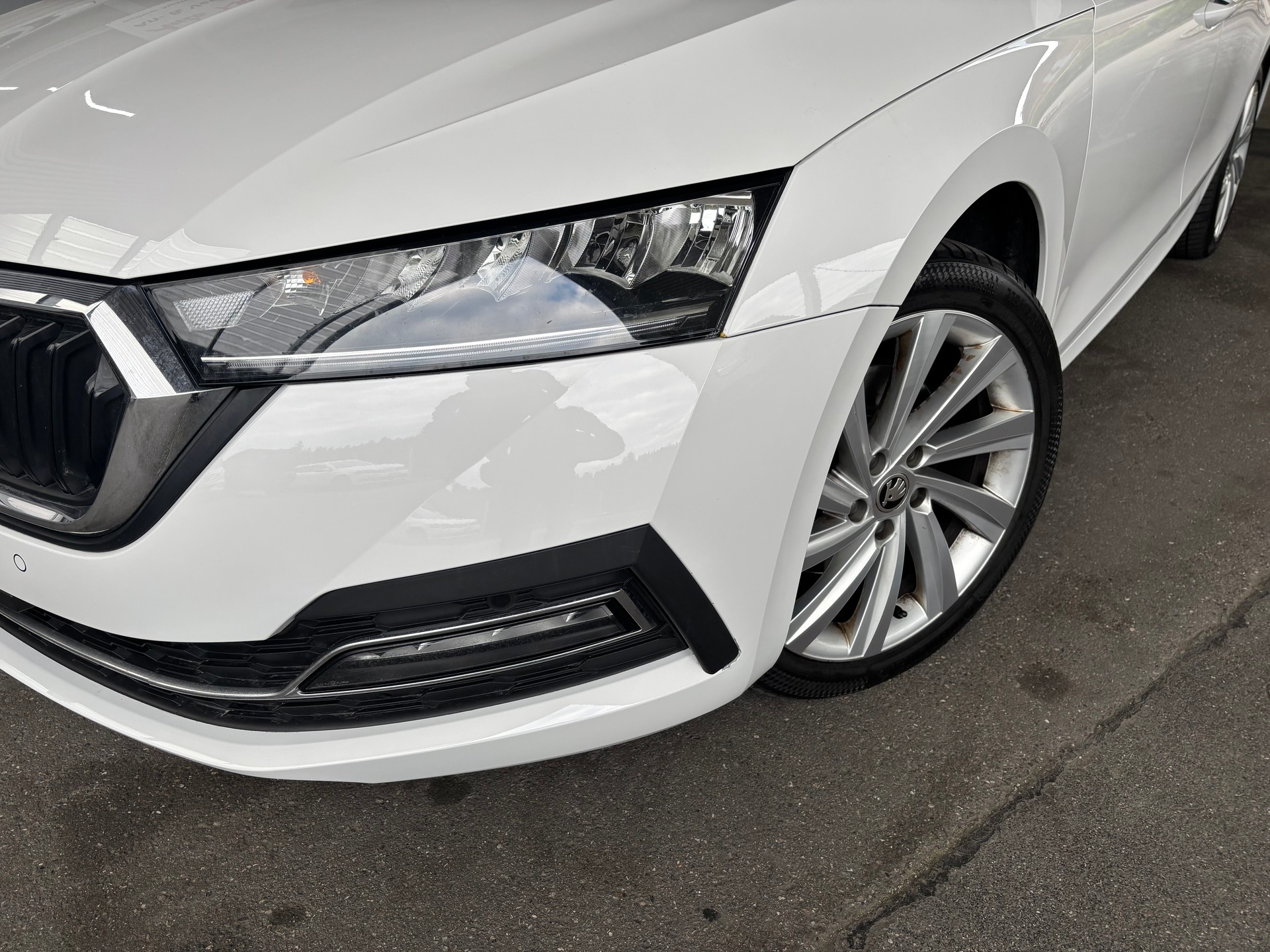 SKODA Octavia Combi 2.0 TDI DSG Style 4x4-image-1