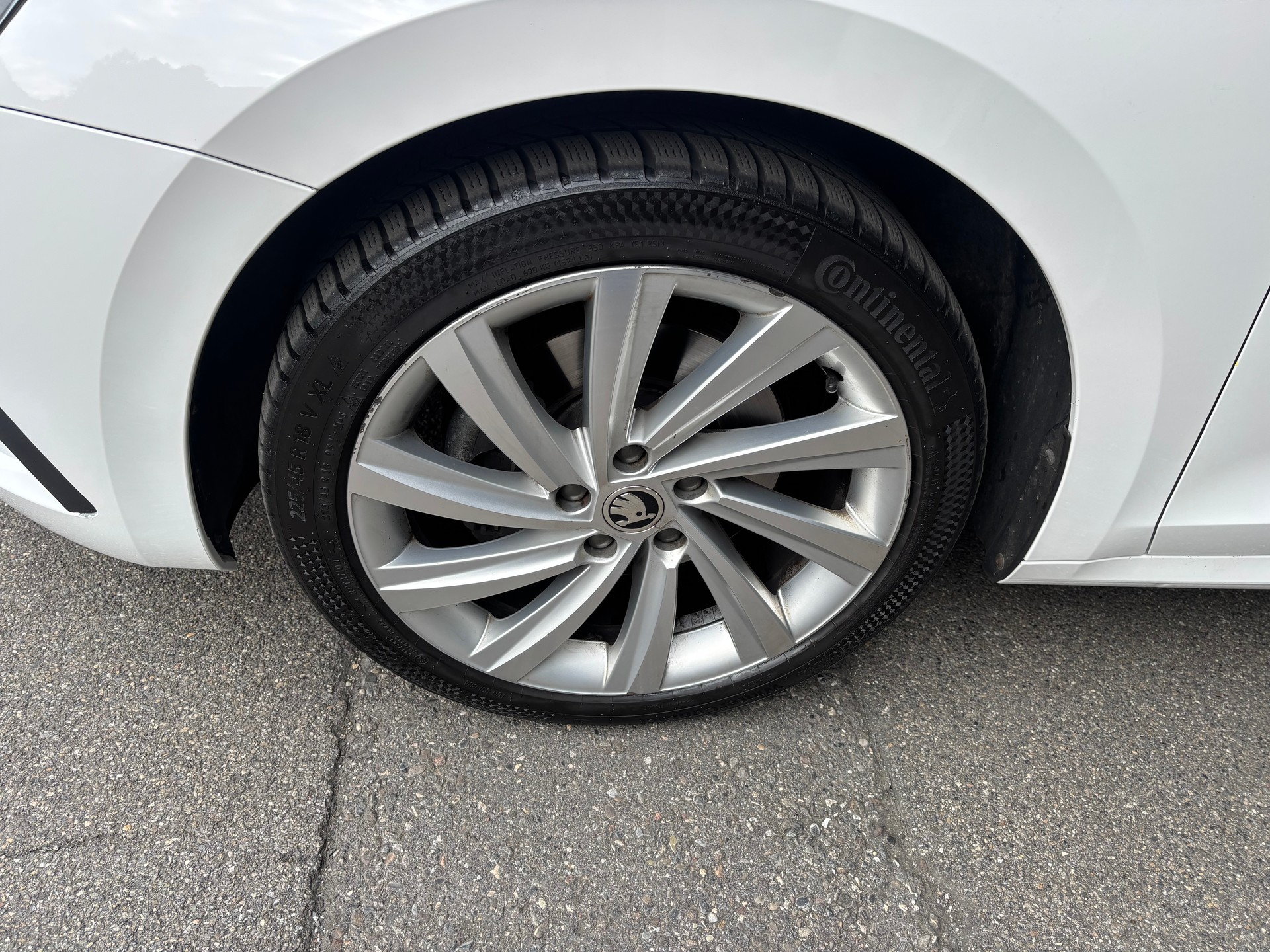 SKODA Octavia Combi 2.0 TDI DSG Style 4x4-image-9