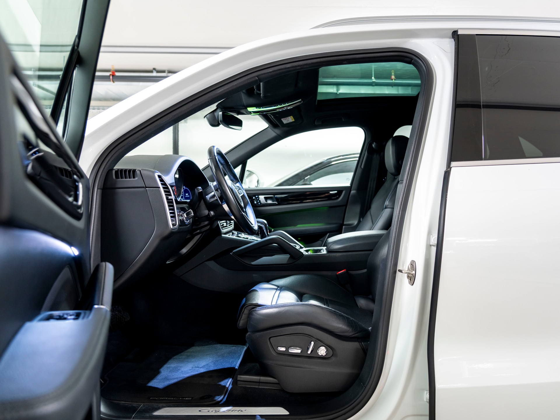 PORSCHE Cayenne E-Hybrid-image-13