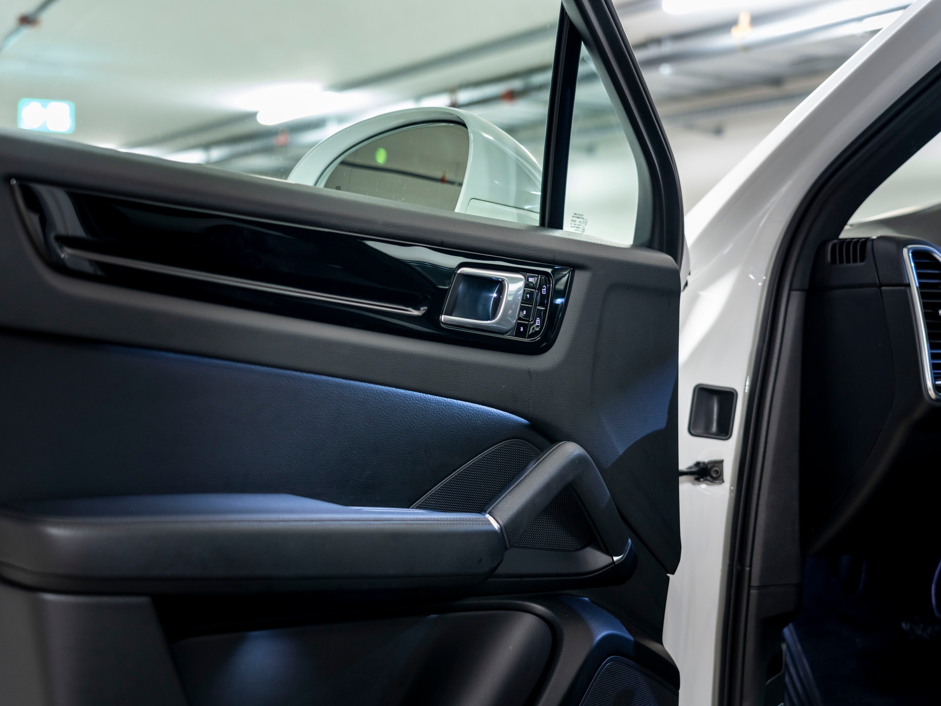 PORSCHE Cayenne E-Hybrid-image-21
