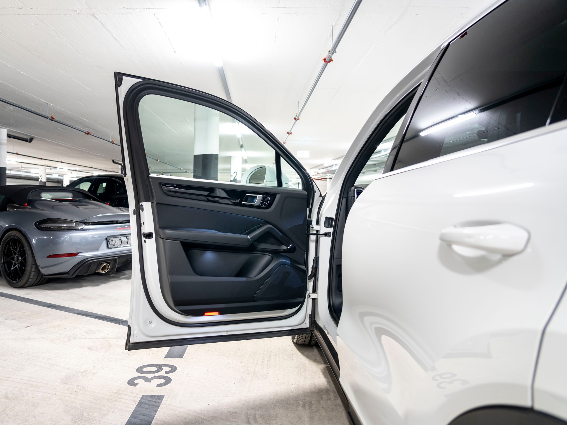 PORSCHE Cayenne E-Hybrid-image-12