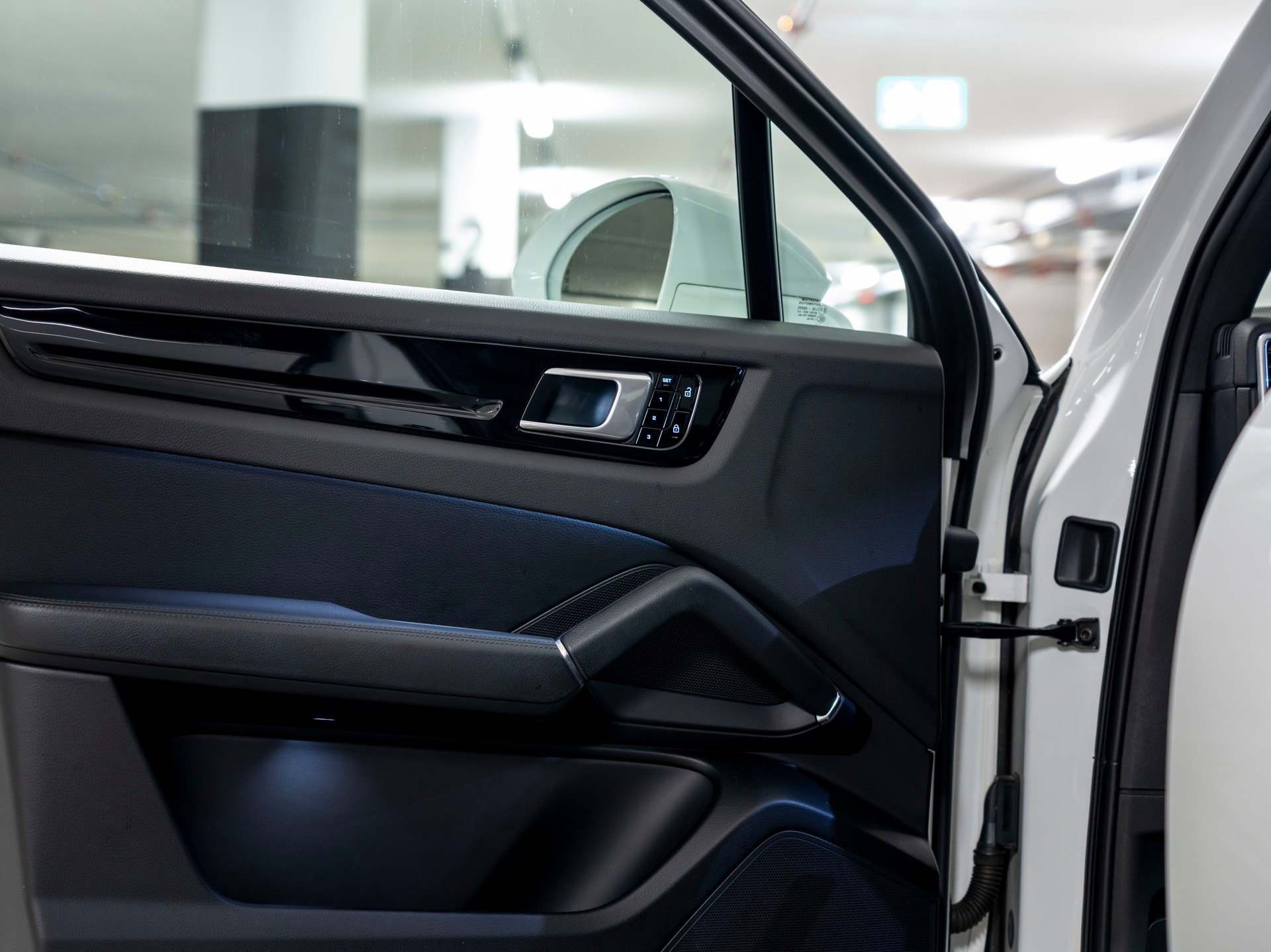 PORSCHE Cayenne E-Hybrid-image-24