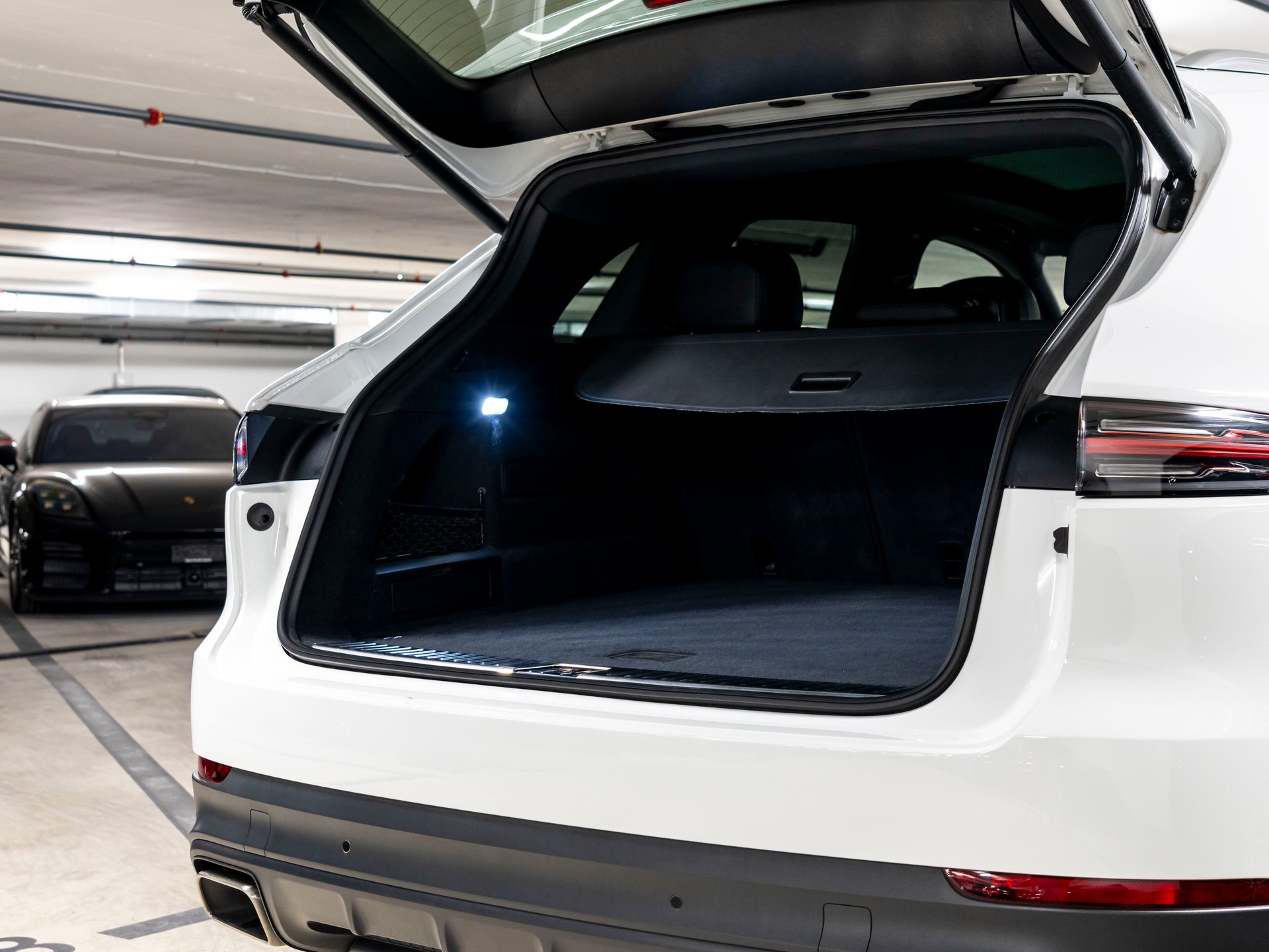 PORSCHE Cayenne E-Hybrid-image-6