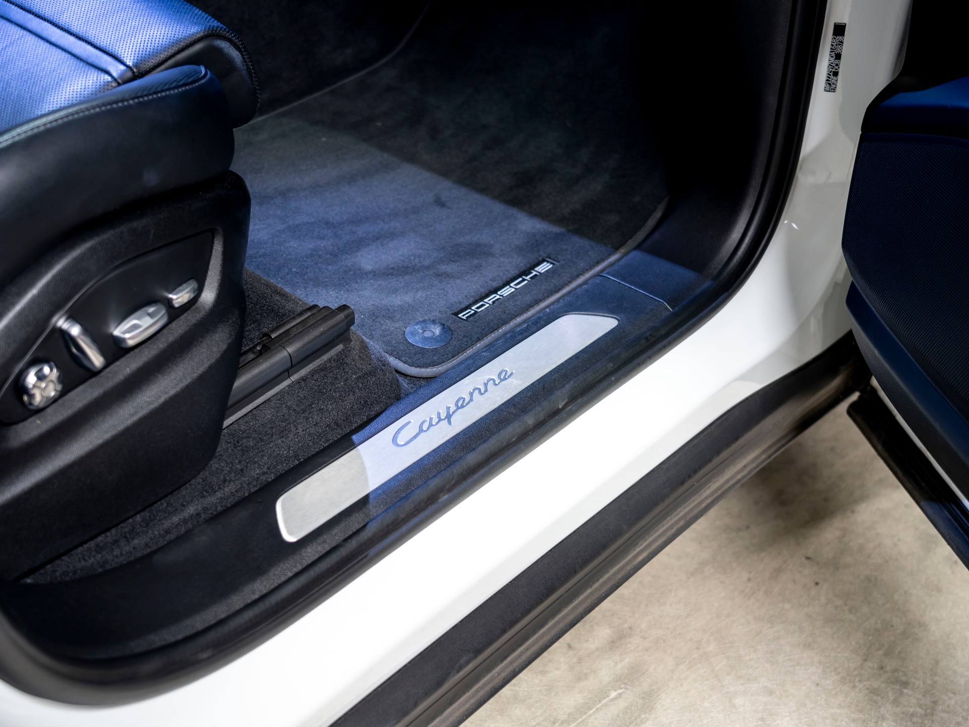 PORSCHE Cayenne E-Hybrid-image-26