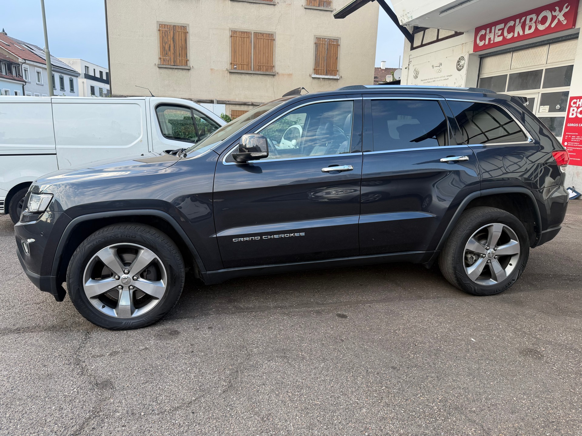 JEEP Grand Cherokee-image-3