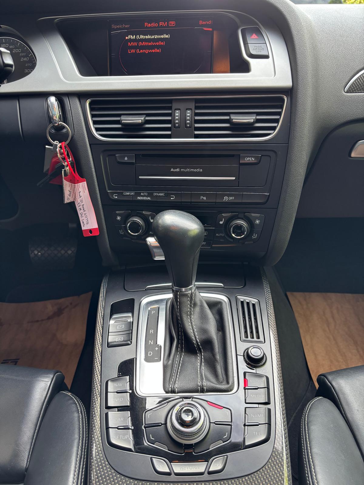 AUDI S4 Avant 3.0 TFSI quattro S-tronic-image-12