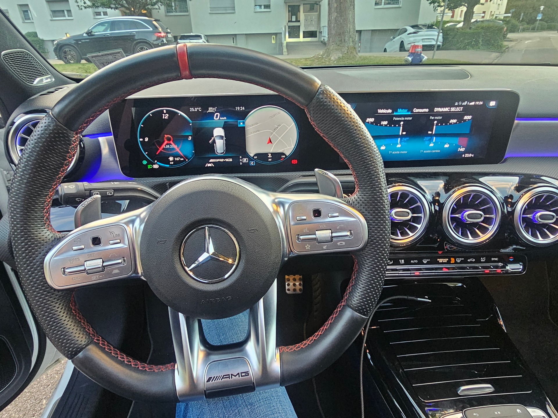 MERCEDES-BENZ A 35 AMG 4matic-image-4