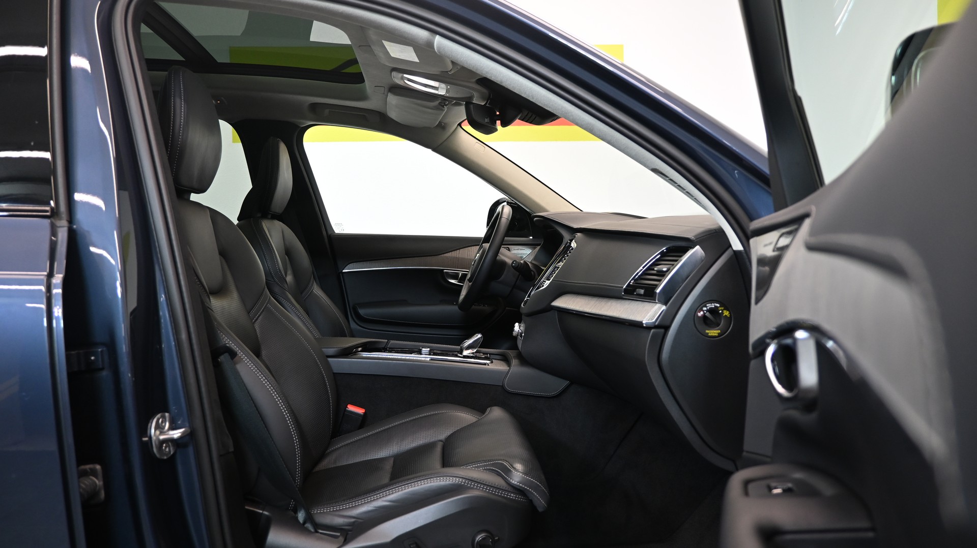 VOLVO XC90 T8 eAWD PluginHybrid Ultimate Dark Geartronic-image-3