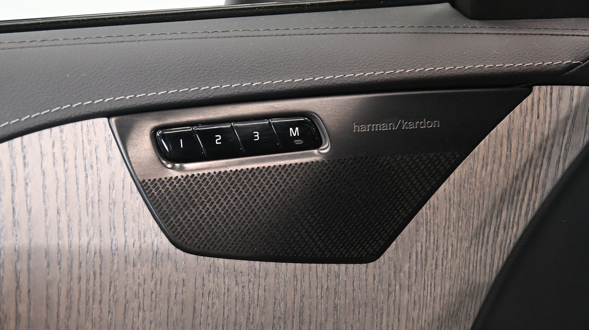 VOLVO XC90 T8 eAWD PluginHybrid Ultimate Dark Geartronic-image-9