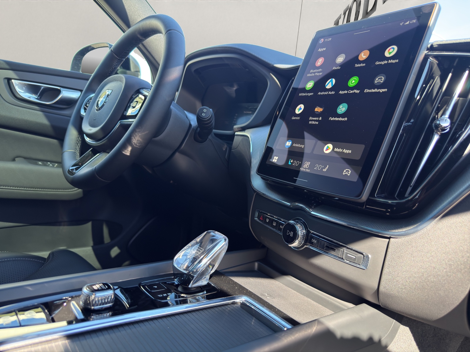VOLVO XC60 2.0 T8 TE Black Edition eAWD-image-14