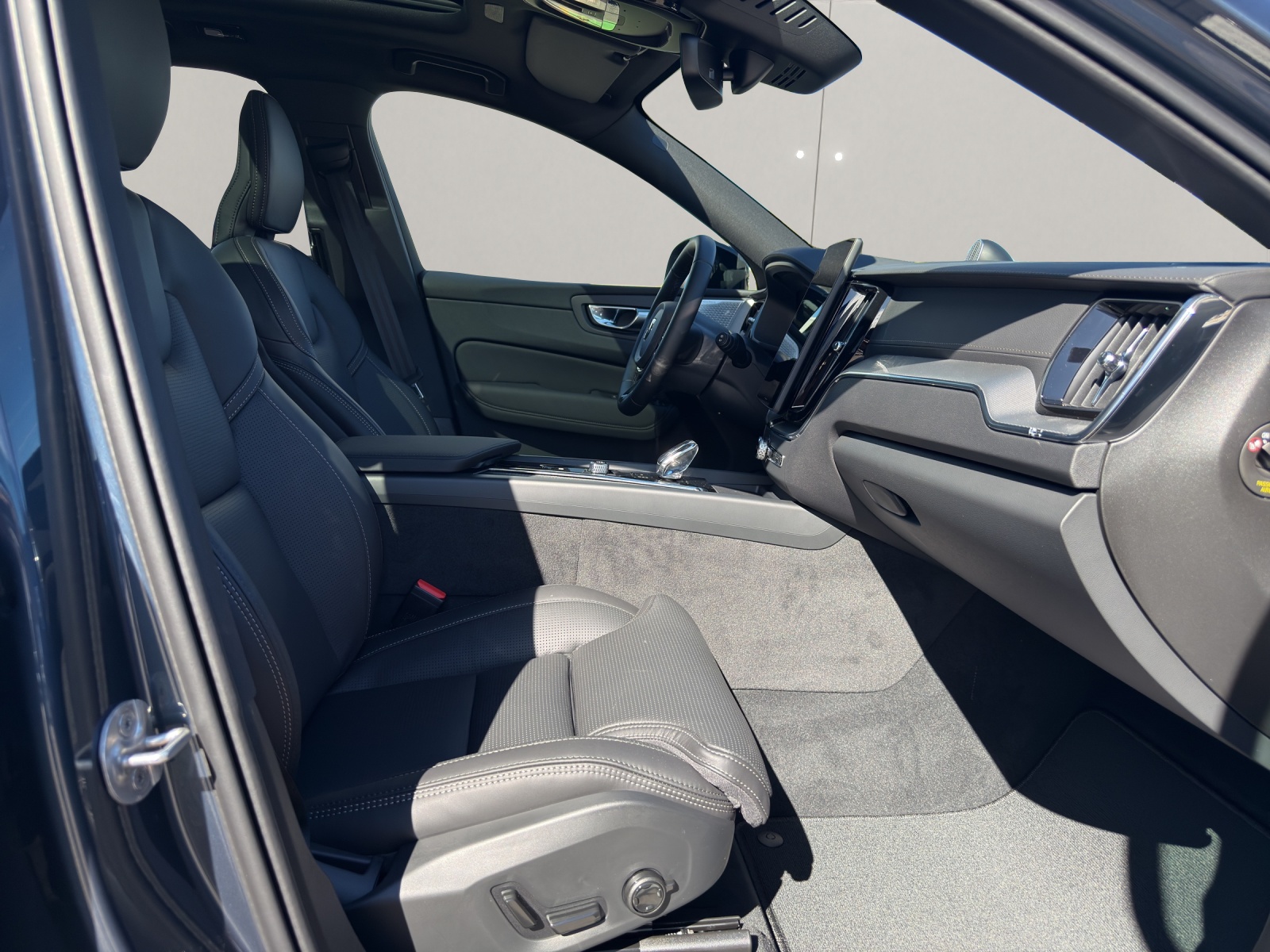 VOLVO XC60 2.0 T8 TE Black Edition eAWD-image-9