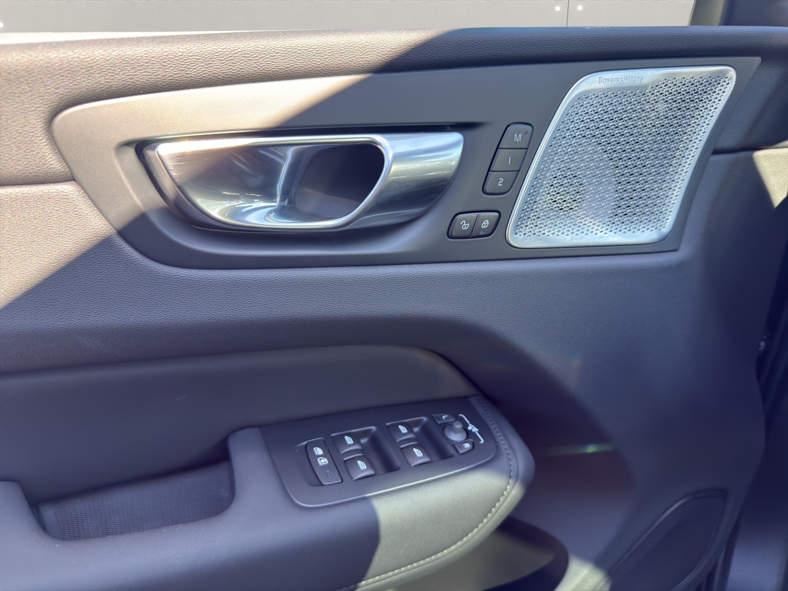VOLVO XC60 2.0 T8 TE Black Edition eAWD-image-15