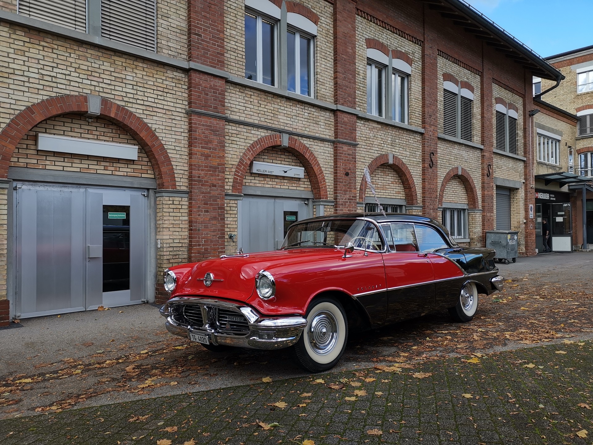 OLDSMOBILE DHS Super 88 GM Biel Schweiz-image-0