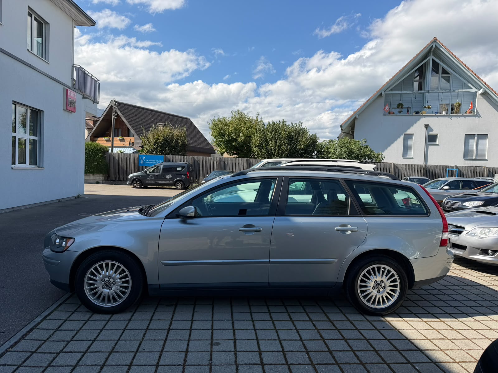 VOLVO V50 2.0D Momentum-image-1