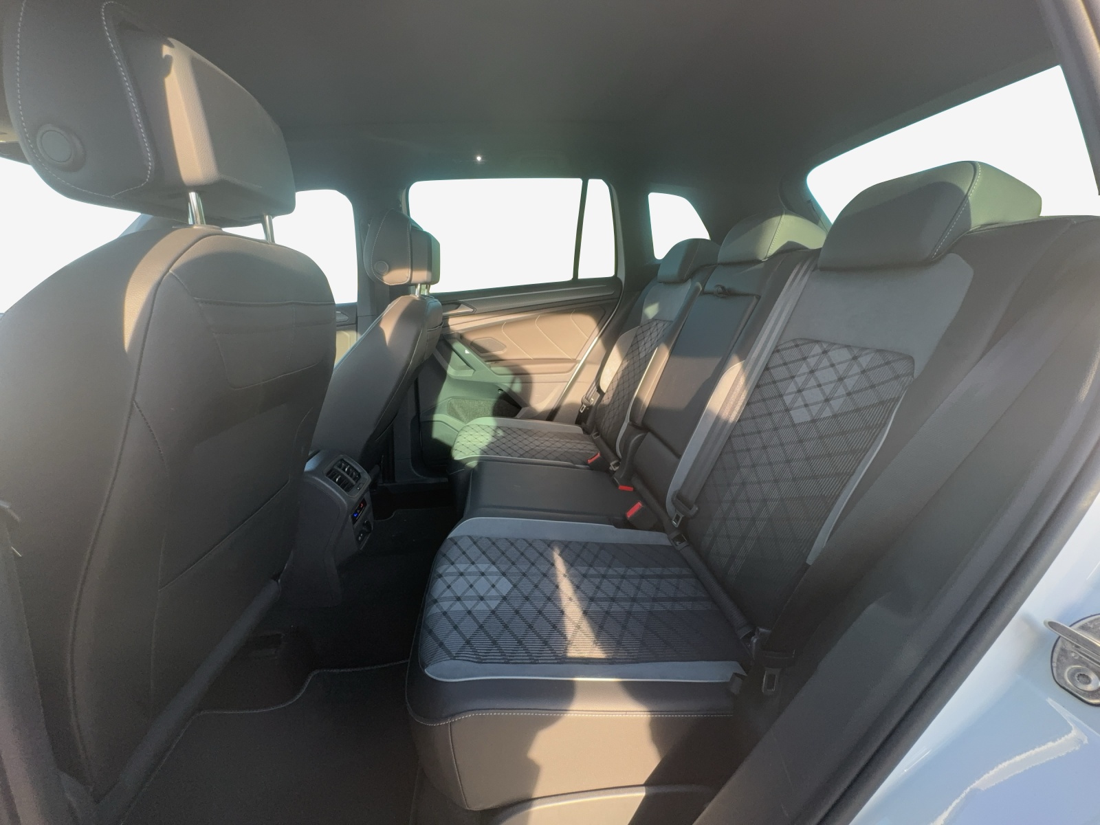 VW Tiguan 1.4TSI PHEV R-Line DSG-image-11