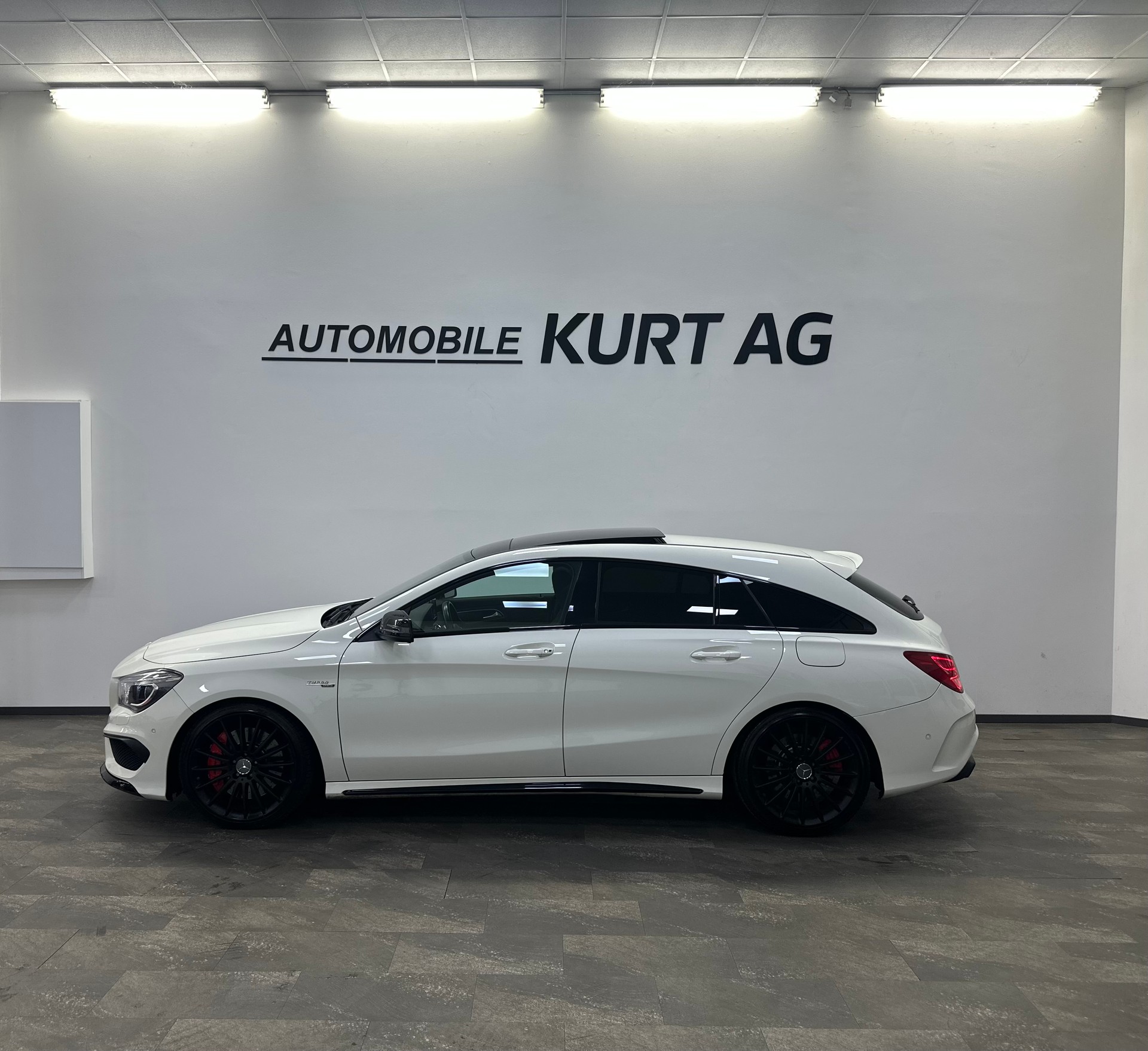 MERCEDES-BENZ CLA Shooting Brake 45 AMG 4Matic Speedshift-image-2