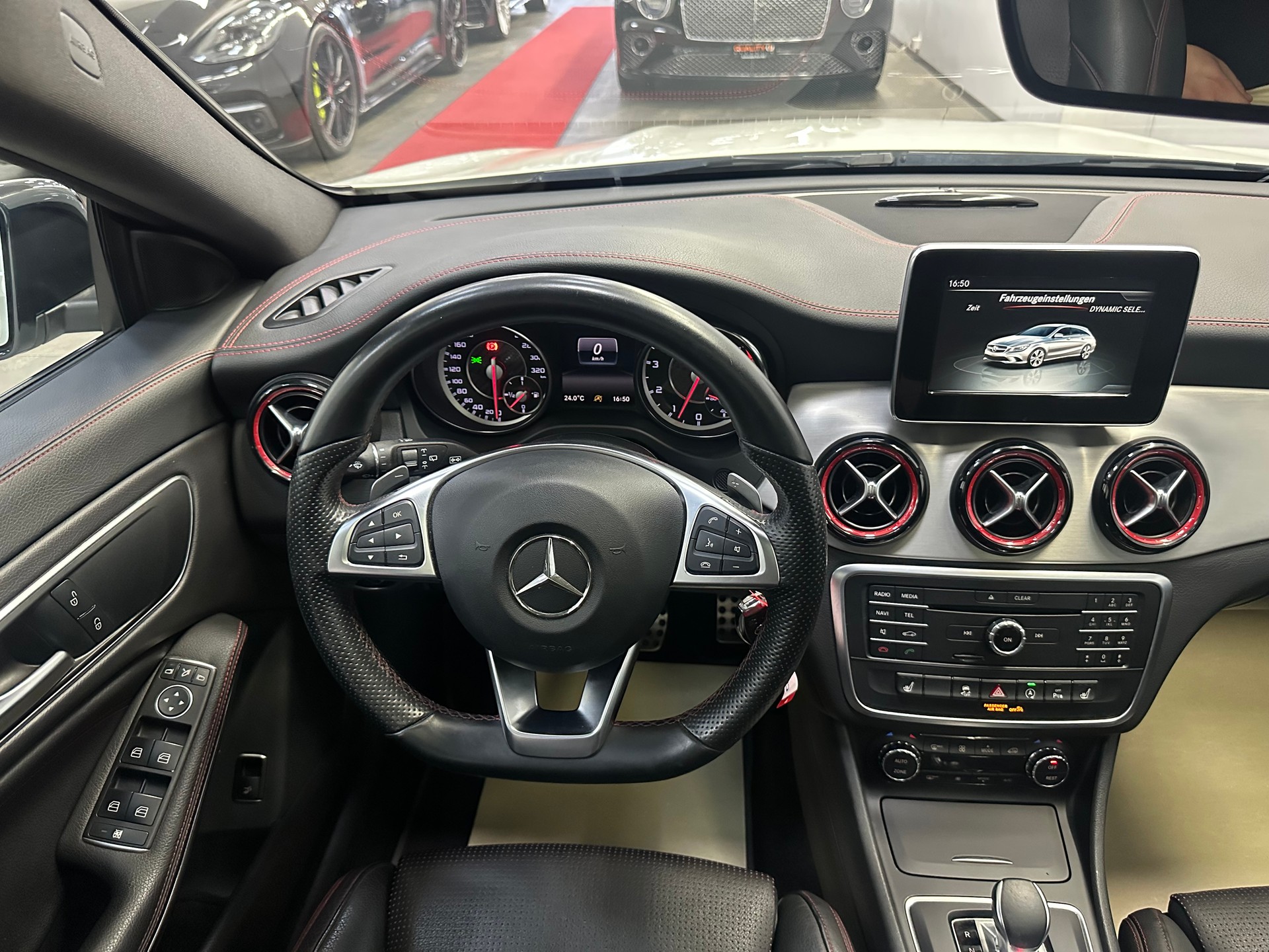 MERCEDES-BENZ CLA Shooting Brake 45 AMG 4Matic Speedshift-image-10