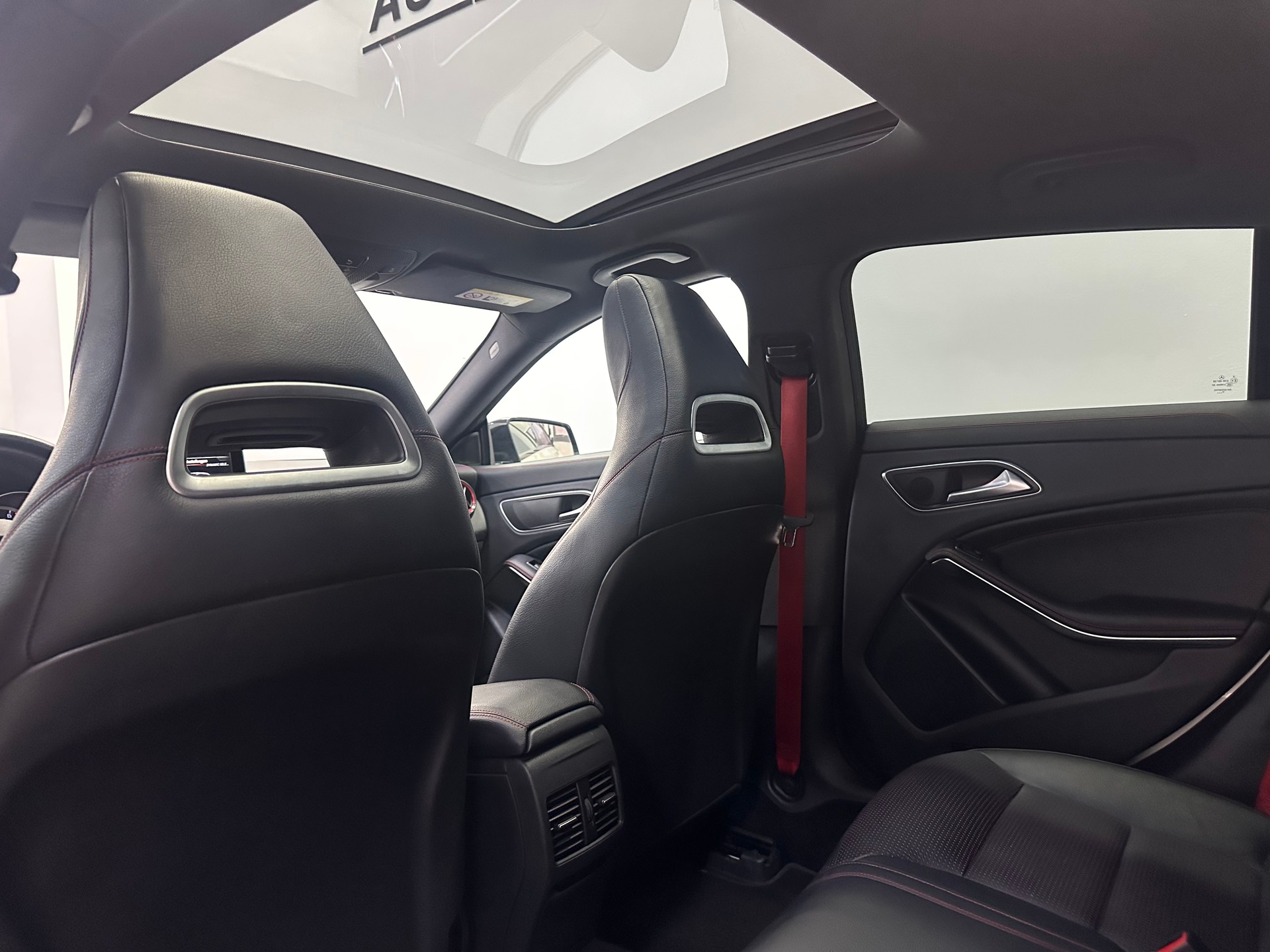 MERCEDES-BENZ CLA Shooting Brake 45 AMG 4Matic Speedshift-image-14