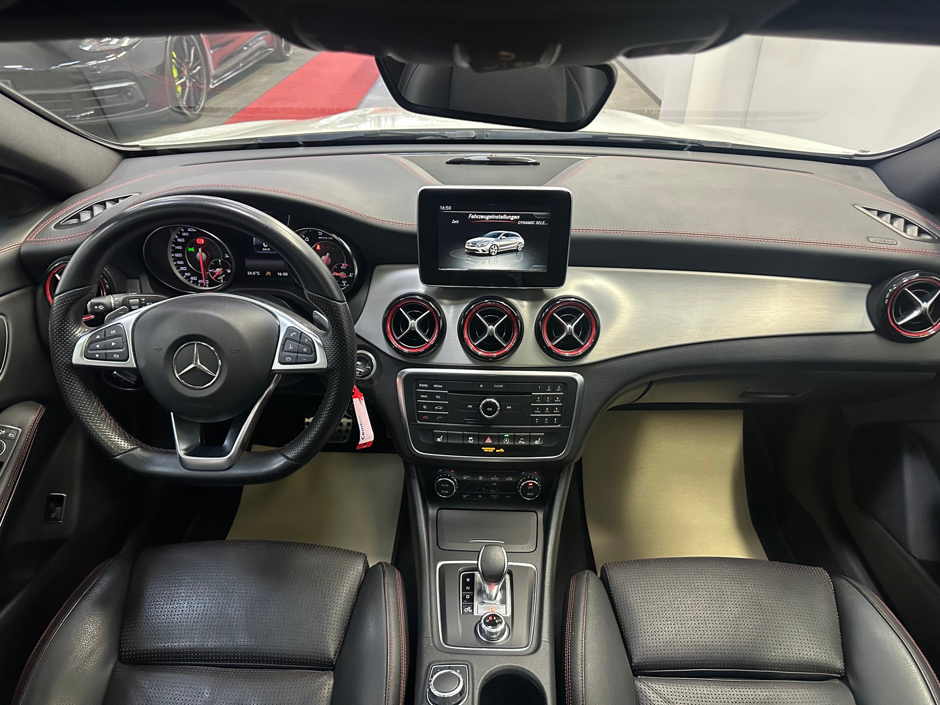 MERCEDES-BENZ CLA Shooting Brake 45 AMG 4Matic Speedshift-image-11