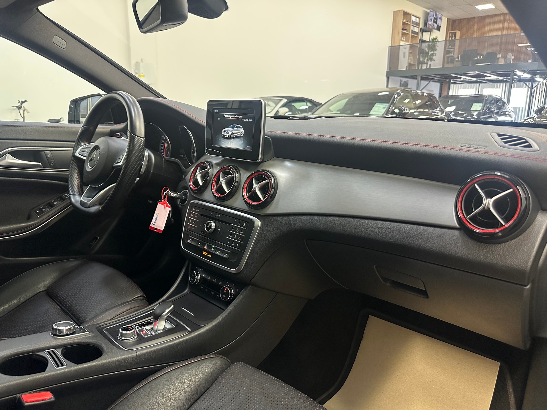 MERCEDES-BENZ CLA Shooting Brake 45 AMG 4Matic Speedshift-image-12