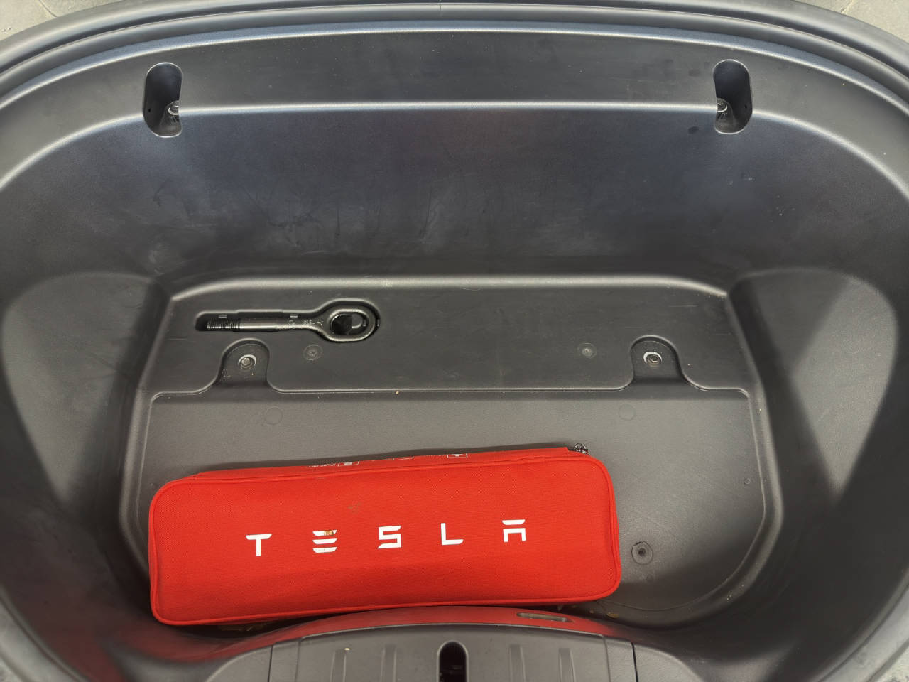 TESLA Model 3 Long Range D-image-12