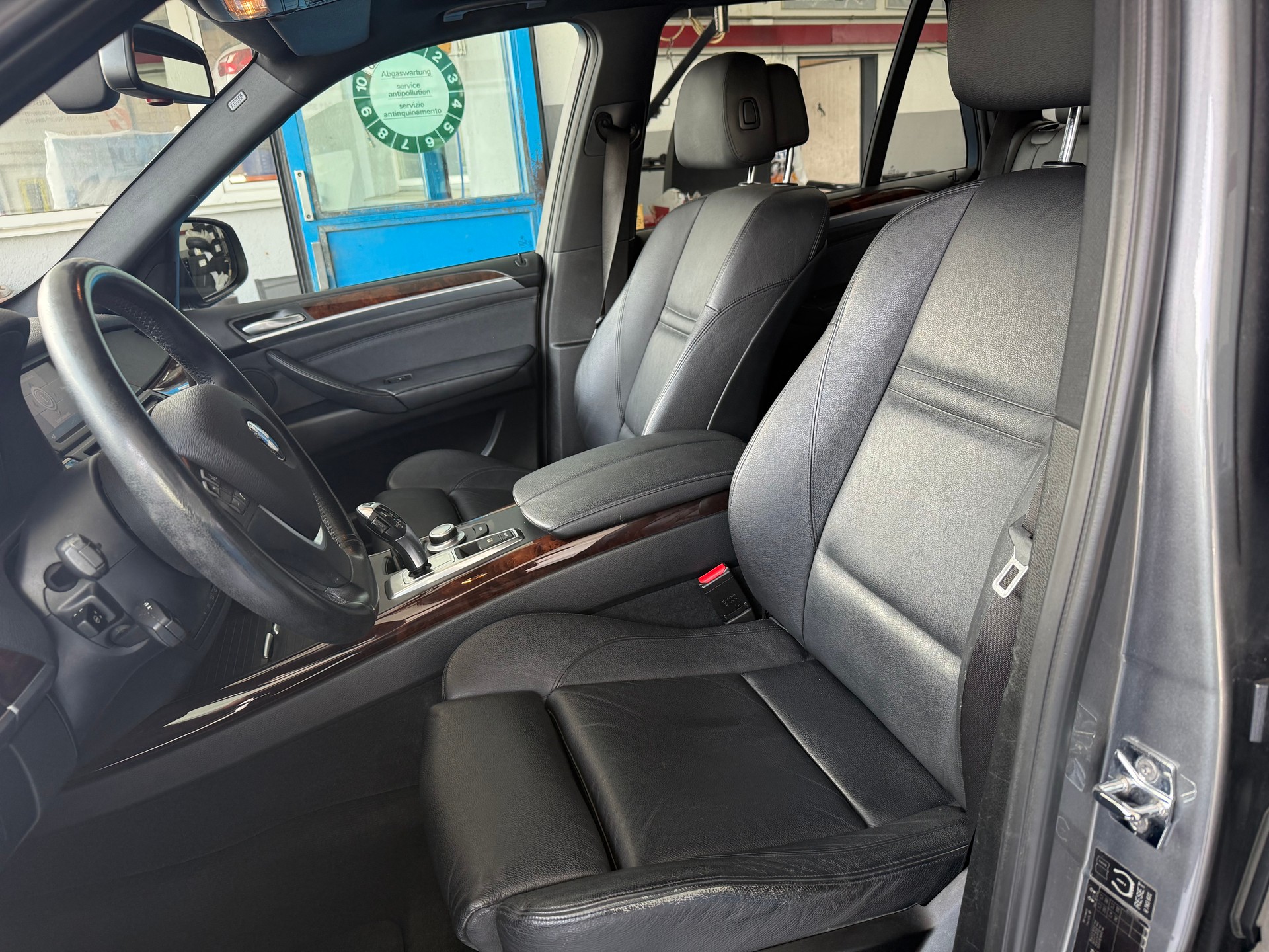 BMW X5-image-11