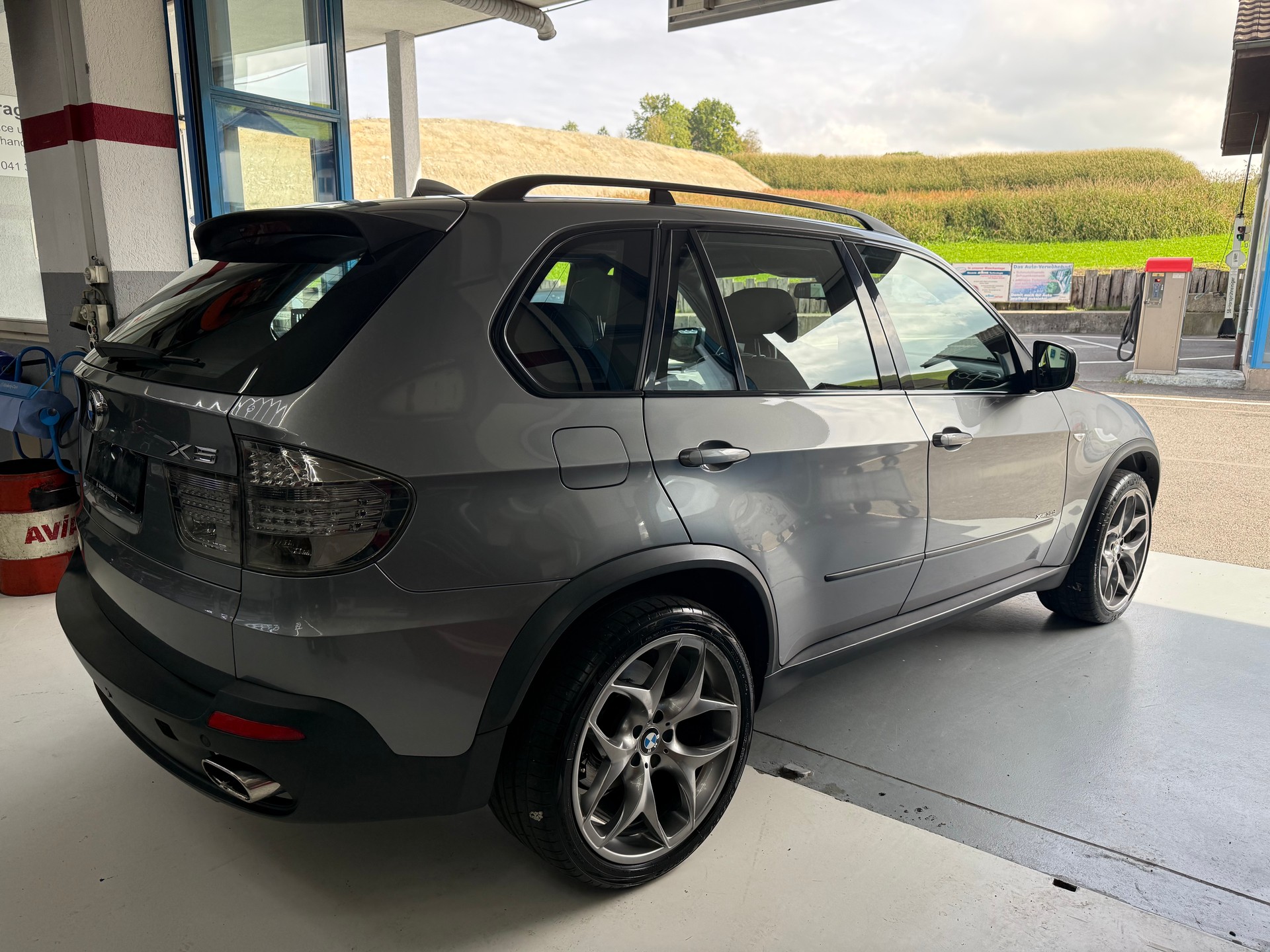 BMW X5-image-8