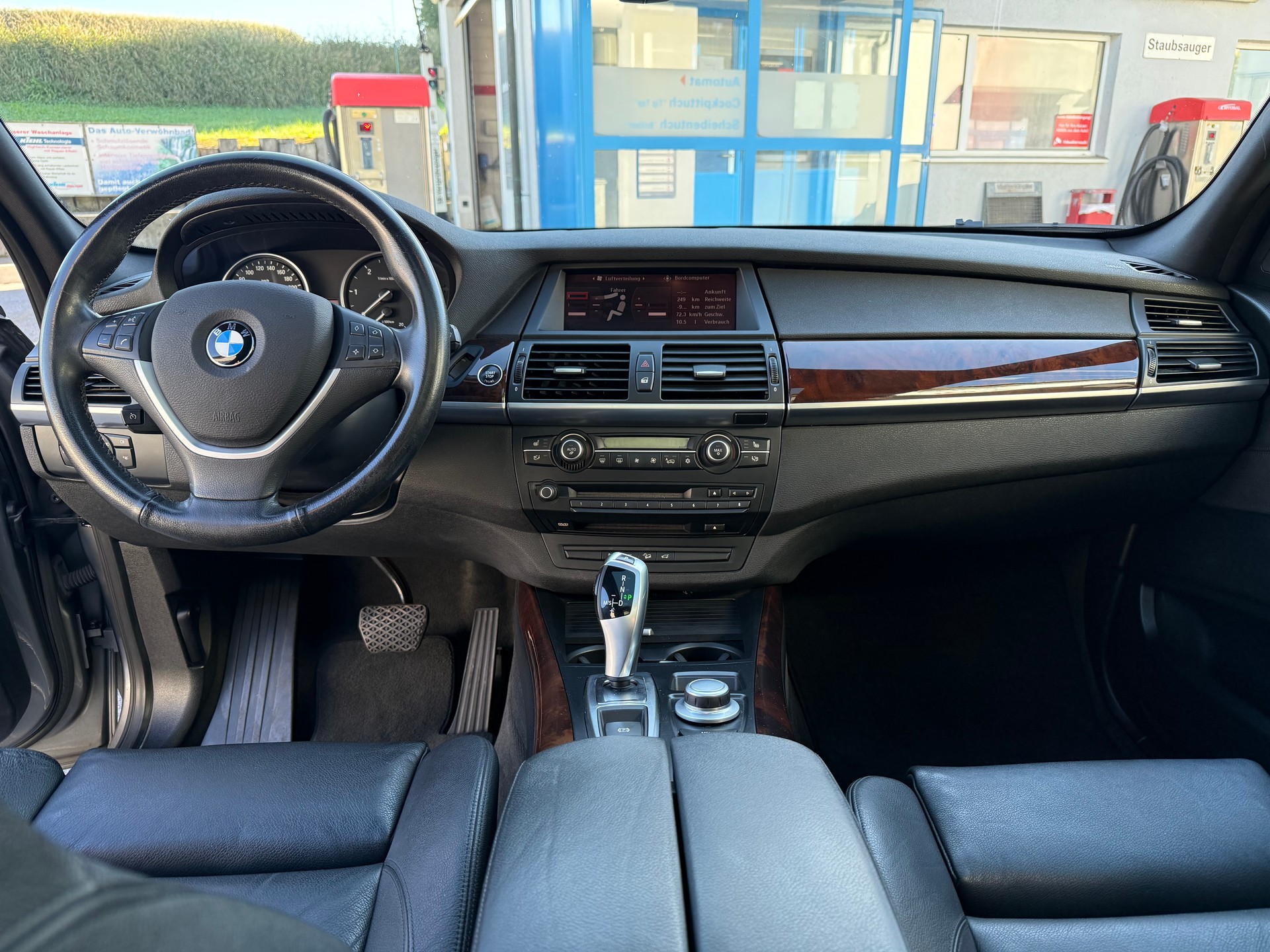 BMW X5-image-13