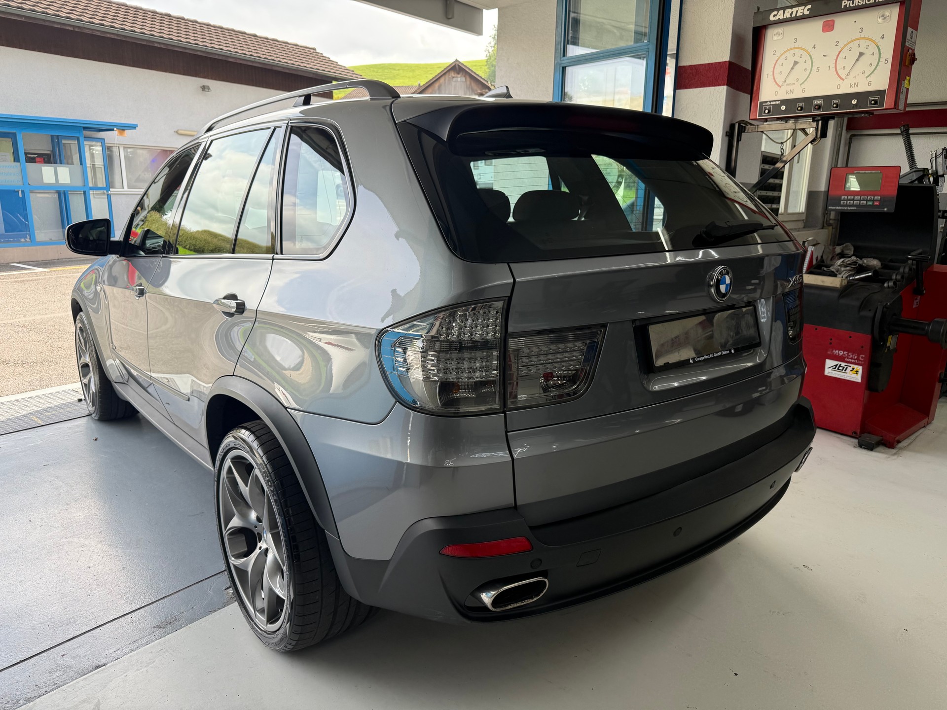 BMW X5-image-6