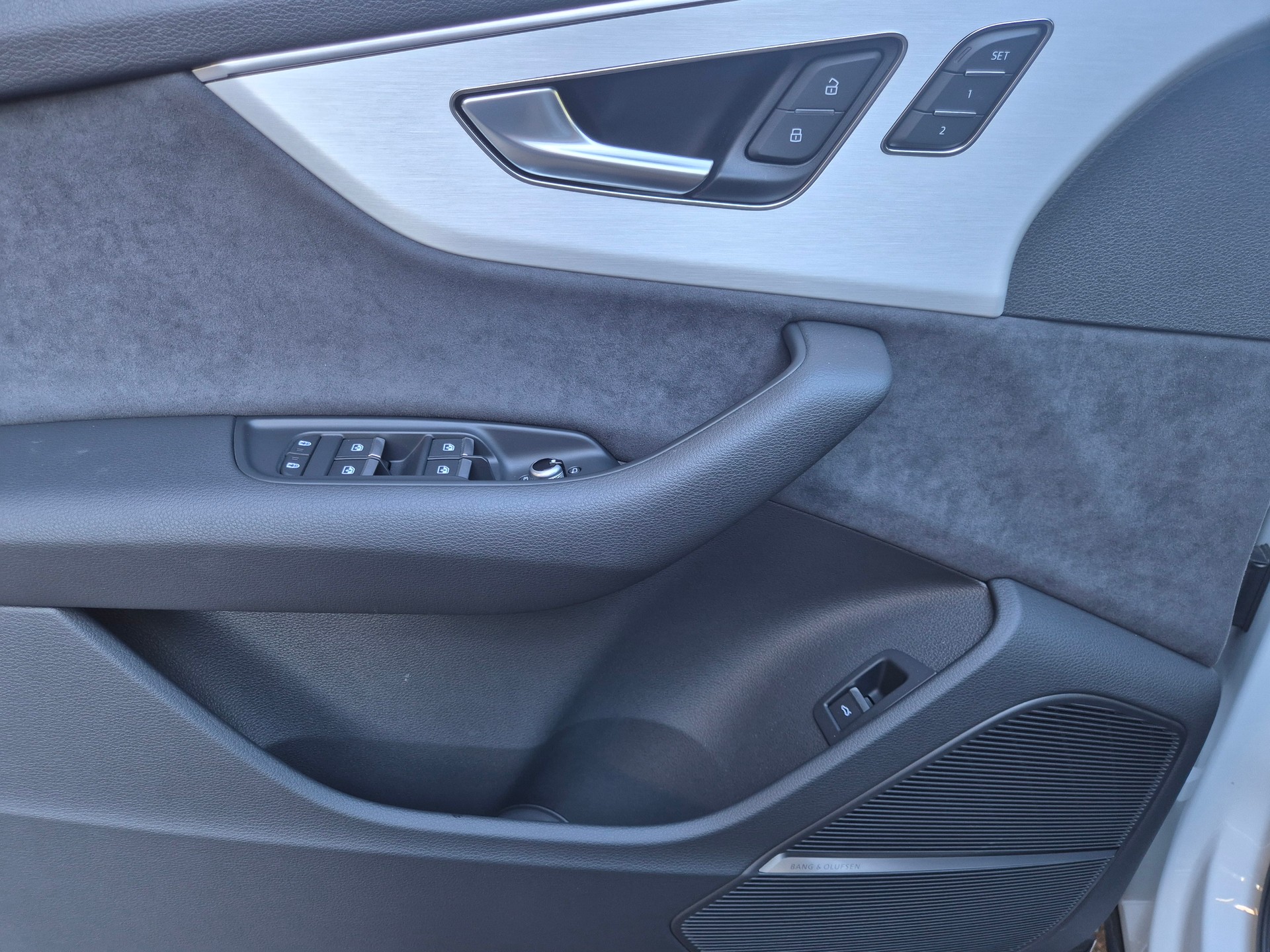 AUDI Q7 SUV TFSI quattro 250 kW S line tiptronic-image-17