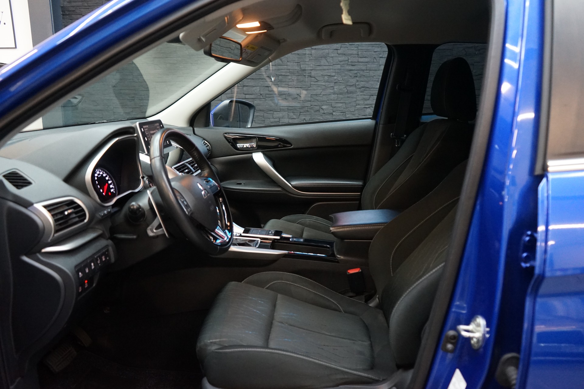 MITSUBISHI Eclipse Cross 1.5 T-Mivec Value 4WD CVT-image-3