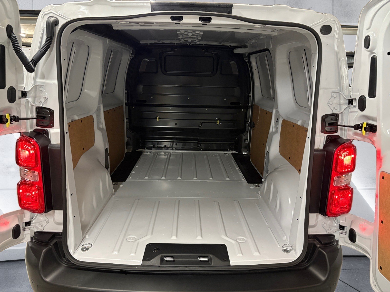PEUGEOT Expert 1.5 BlueHDi 120 S&S Standard-image-14