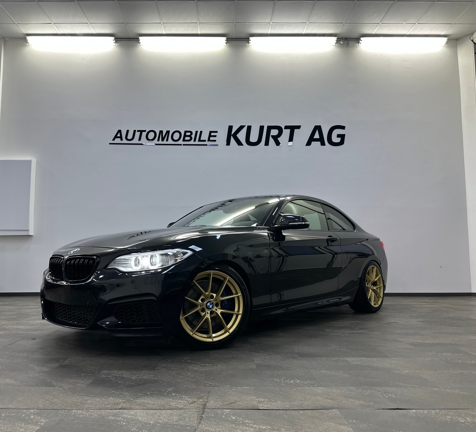 BMW M235i xDrive Steptronic-image-1