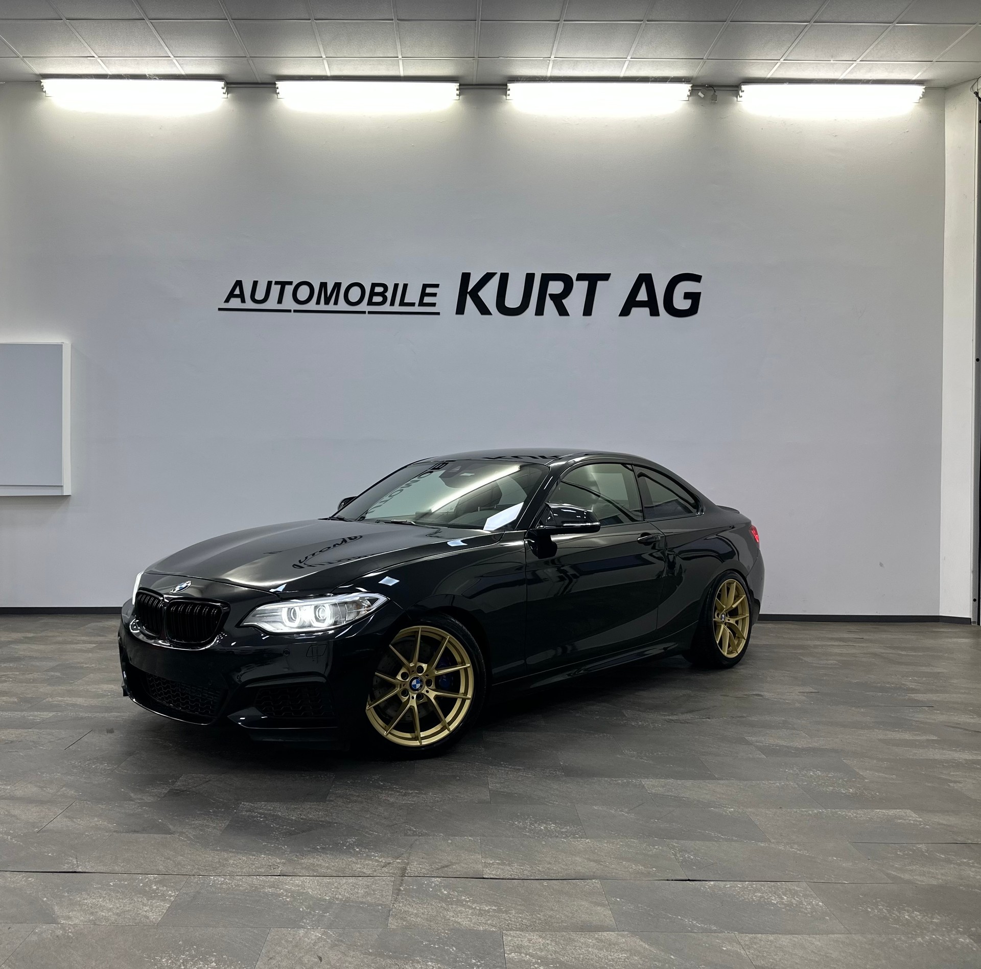 BMW M235i xDrive Steptronic-image-0