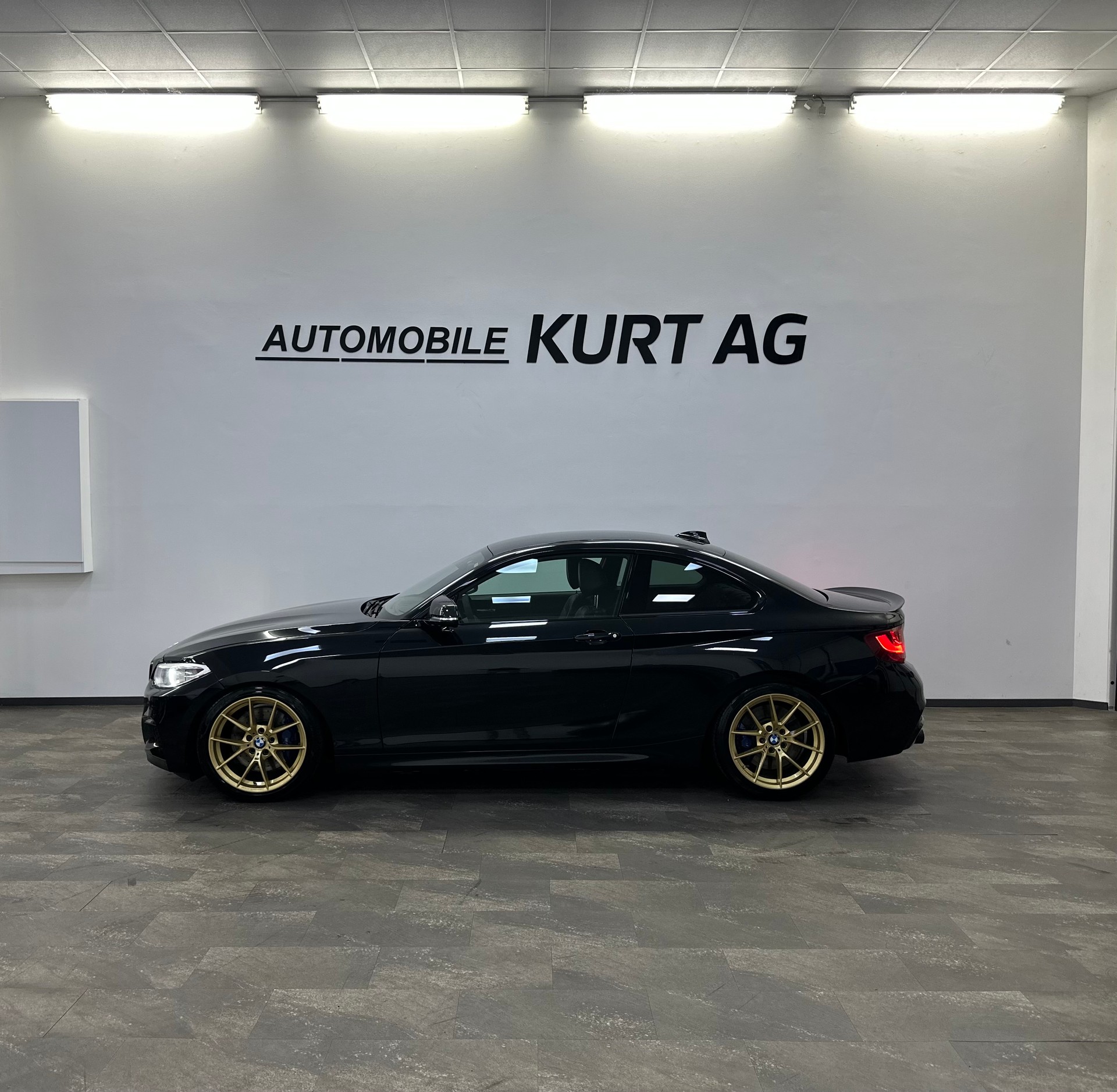 BMW M235i xDrive Steptronic-image-2