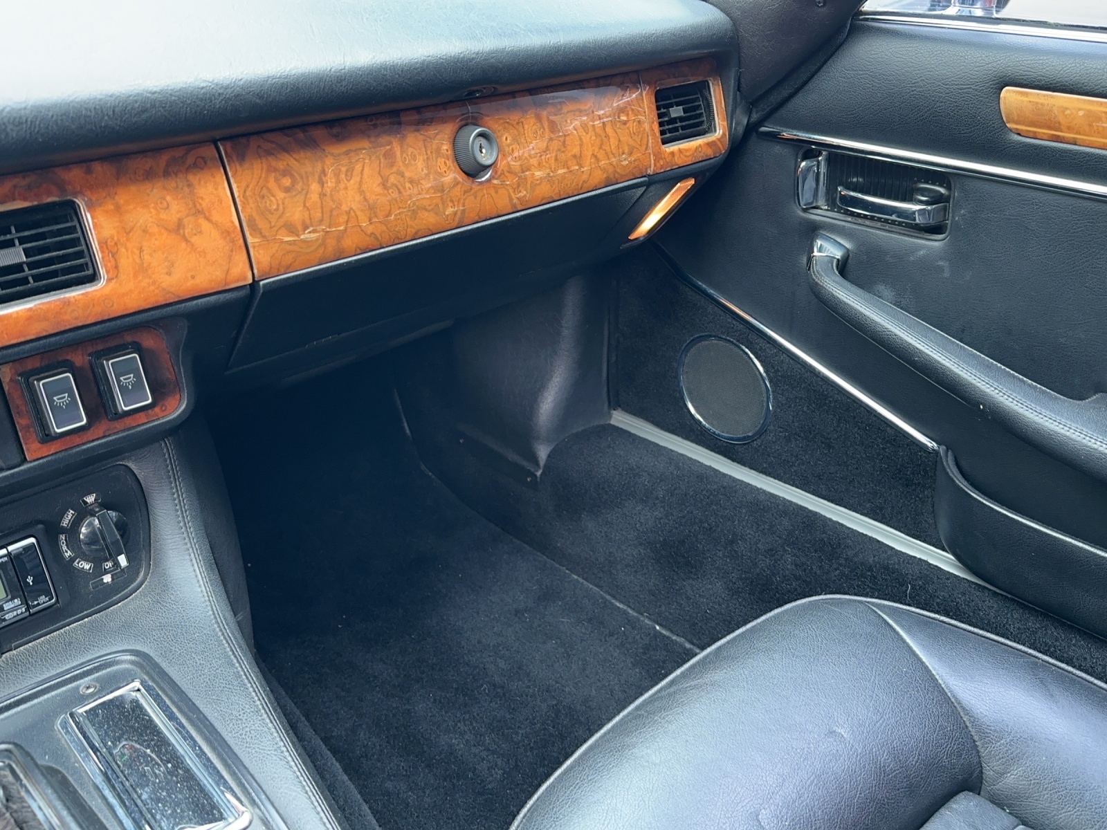 JAGUAR XJS 5.3 V12 Convertible-image-10